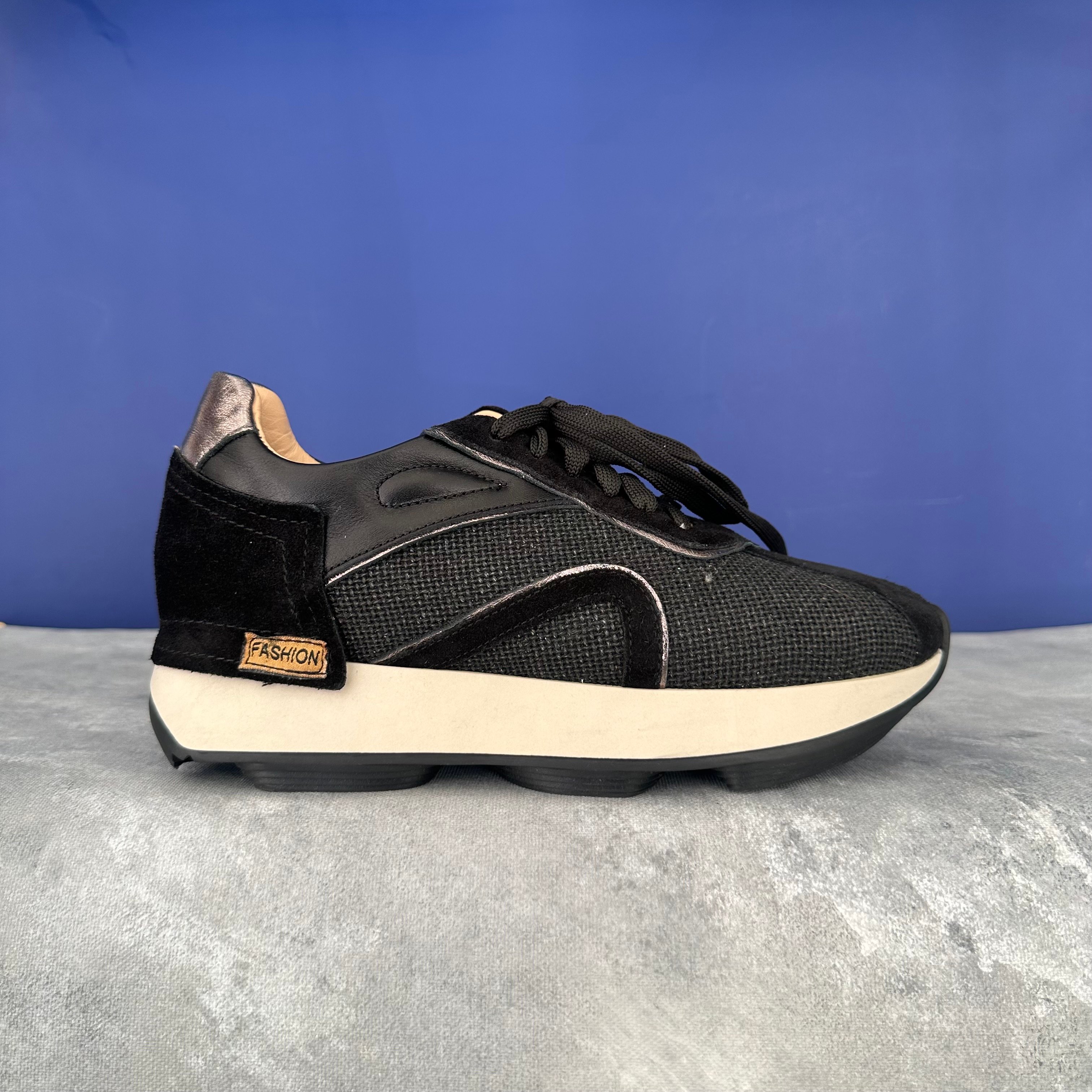Yuvarlak Tabanlı Sneaker
