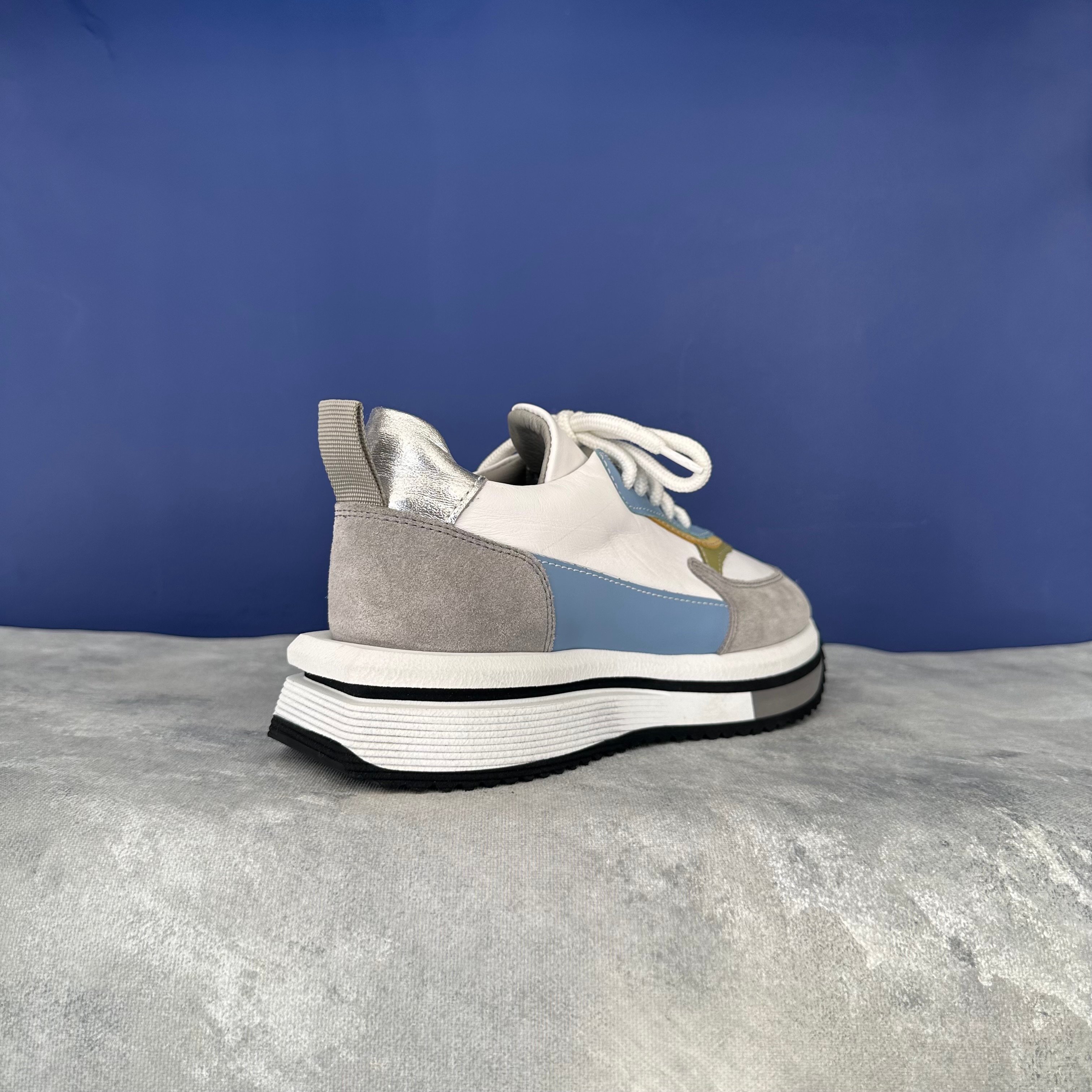 Beyaz Gri Hafif Tabanlı Sneaker