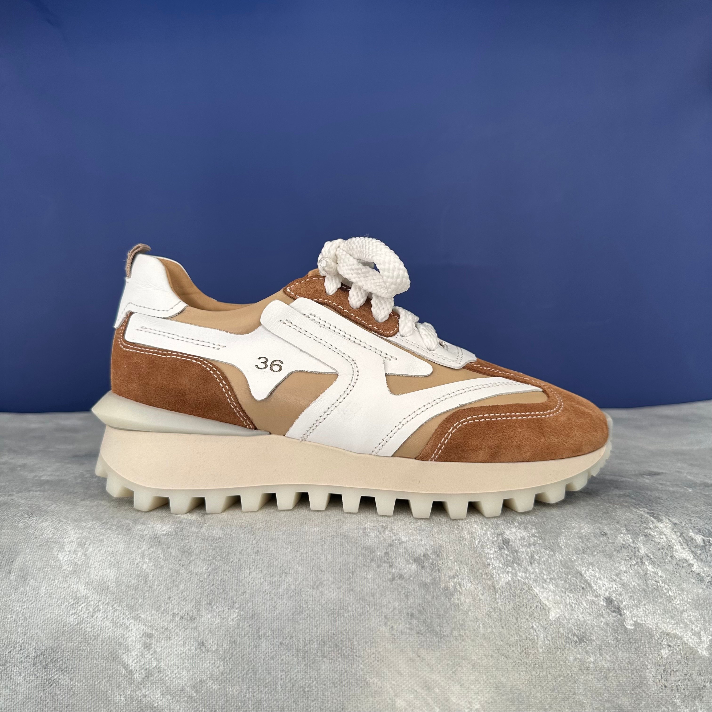 Numara Detaylı Sneaker