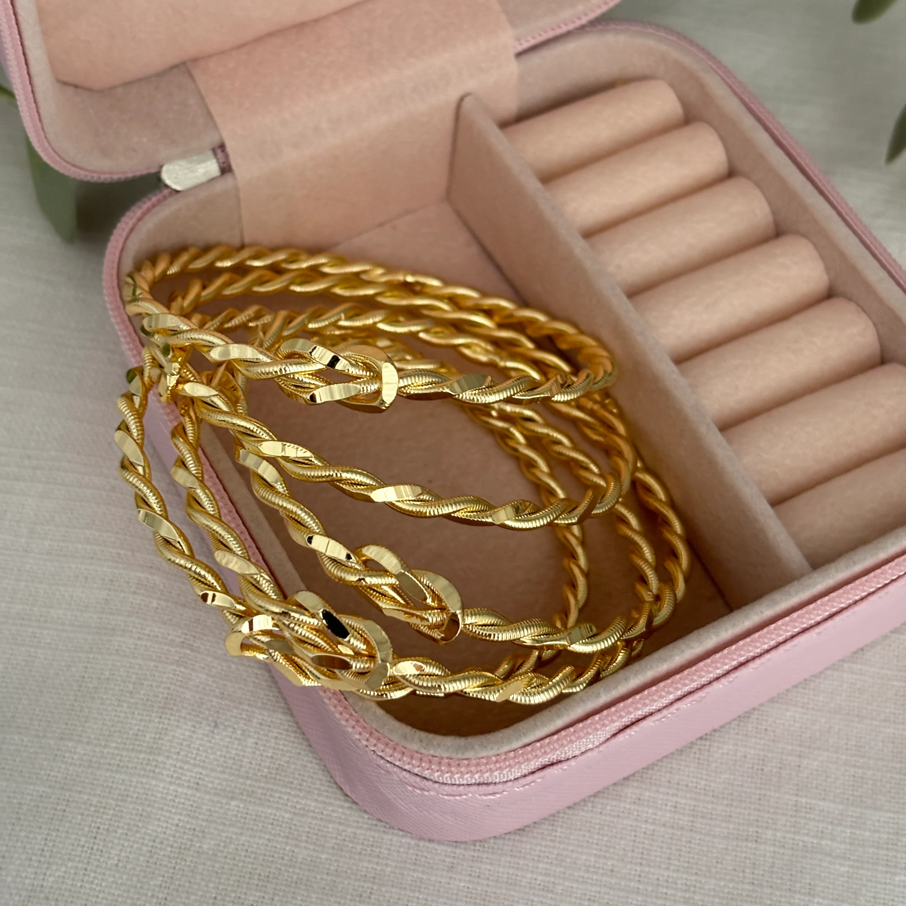 AŞK DÜĞÜMÜ AJDA BİLEZİK