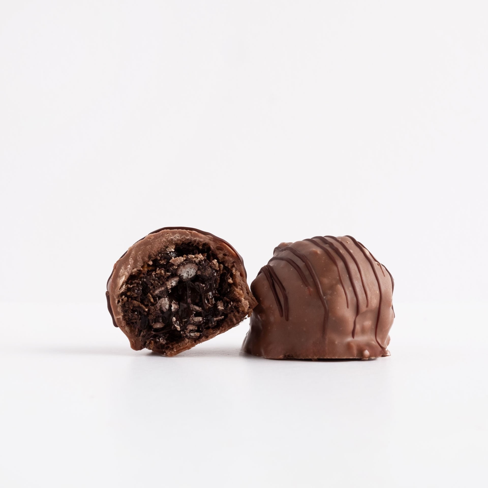 Milk Belgian Biscuit with Rice Crisps, Fluid Truffle Medium