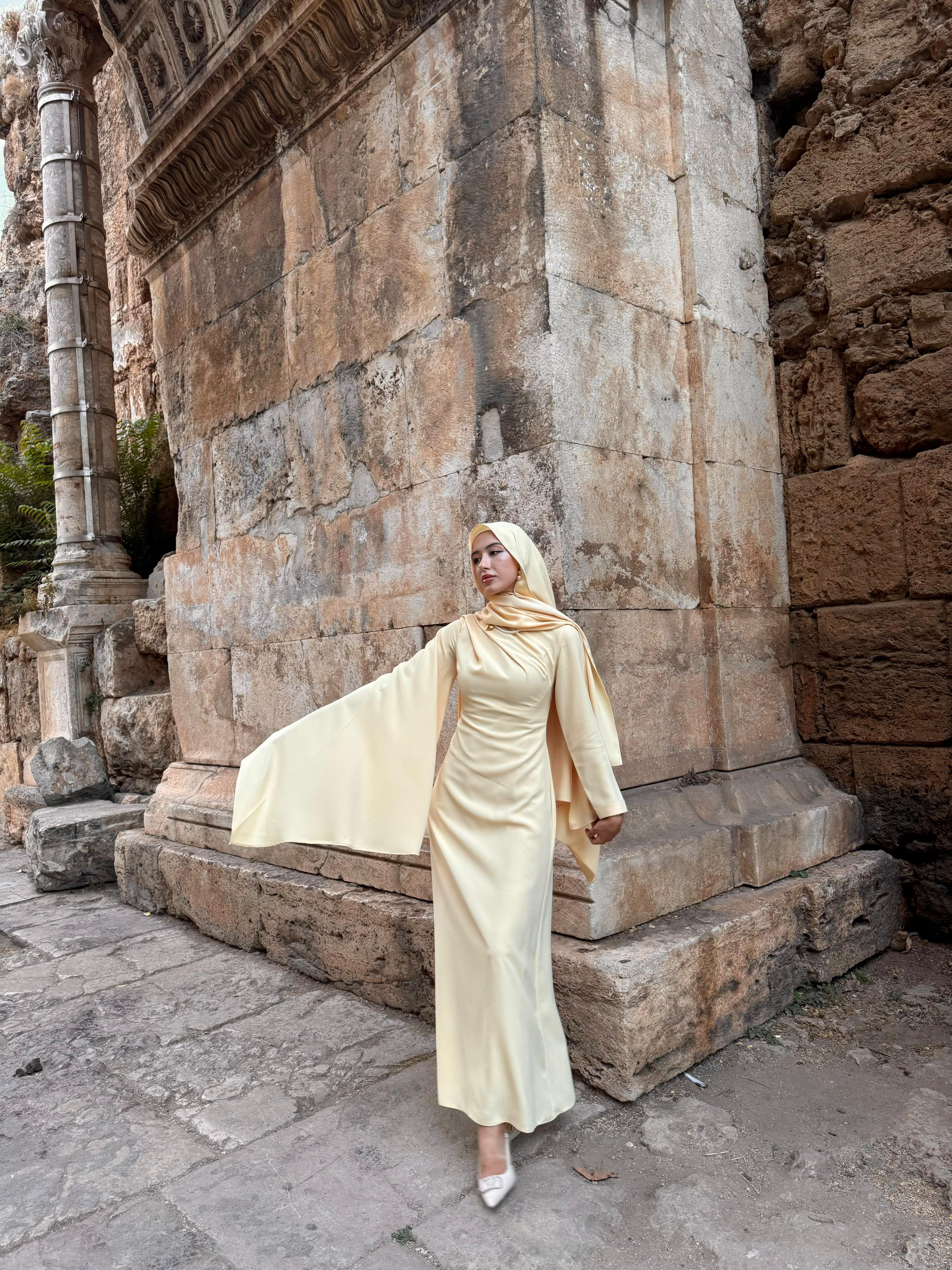 Kiralık - Elena Sarı
