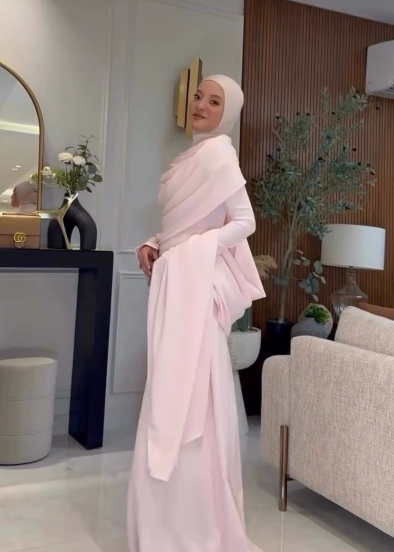 Kiralık - Angel Pembe