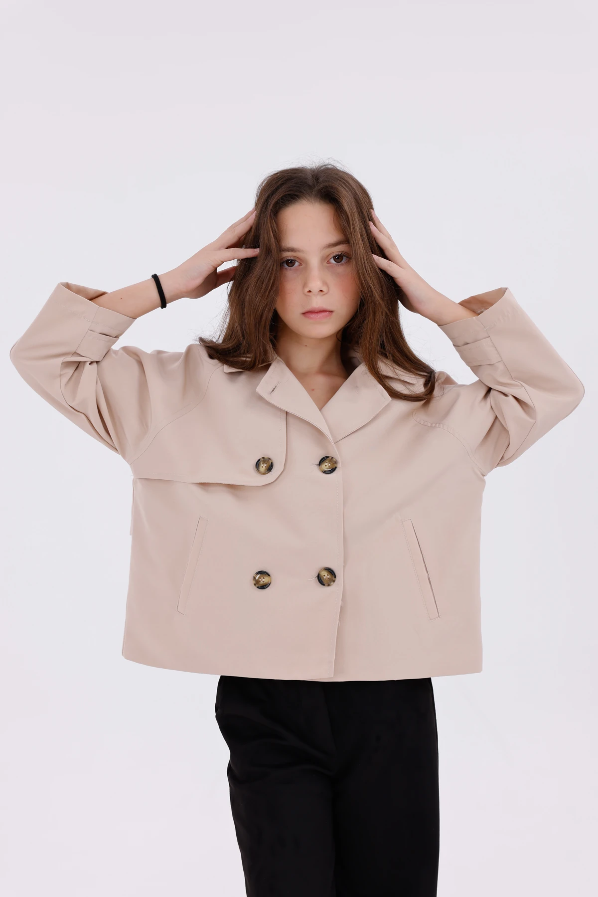 Kız Çocuk Düğme ve Sırt Tasarım Detaylı Kısa Trençkot