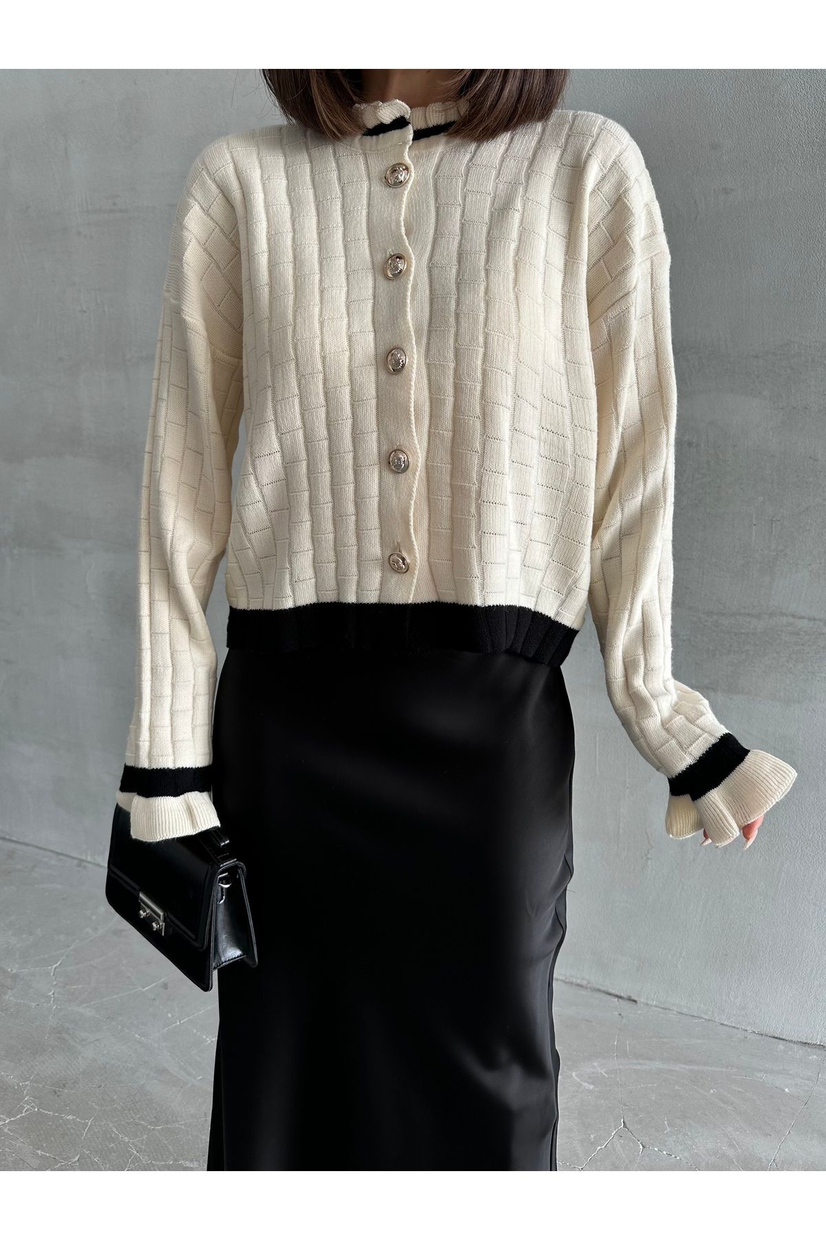 Kadın Siyah Beyaz Bol Bilek Triko Hırka