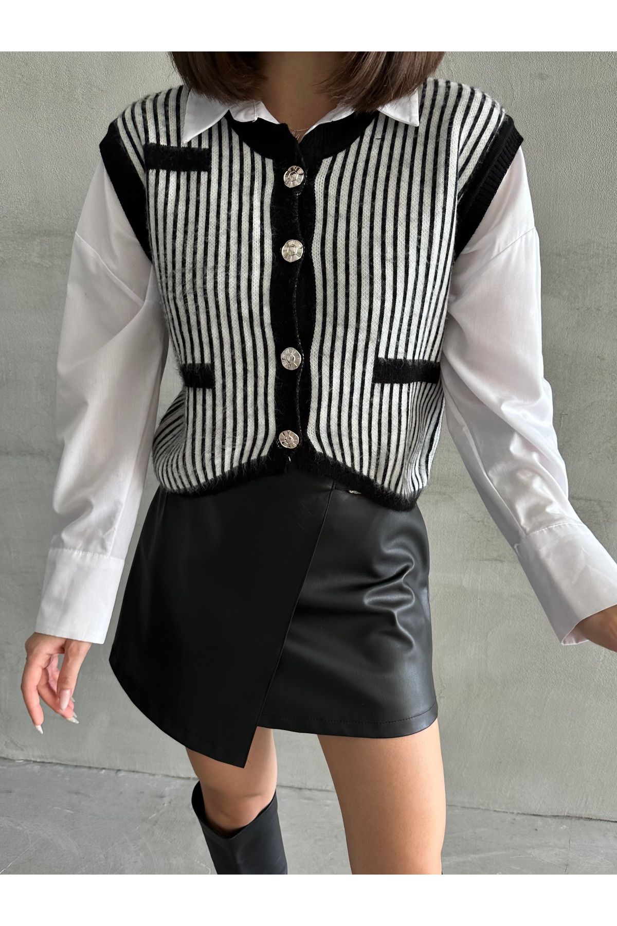 Kadın Çizgili Tarz Yumoş Düğmeli Triko Süveter