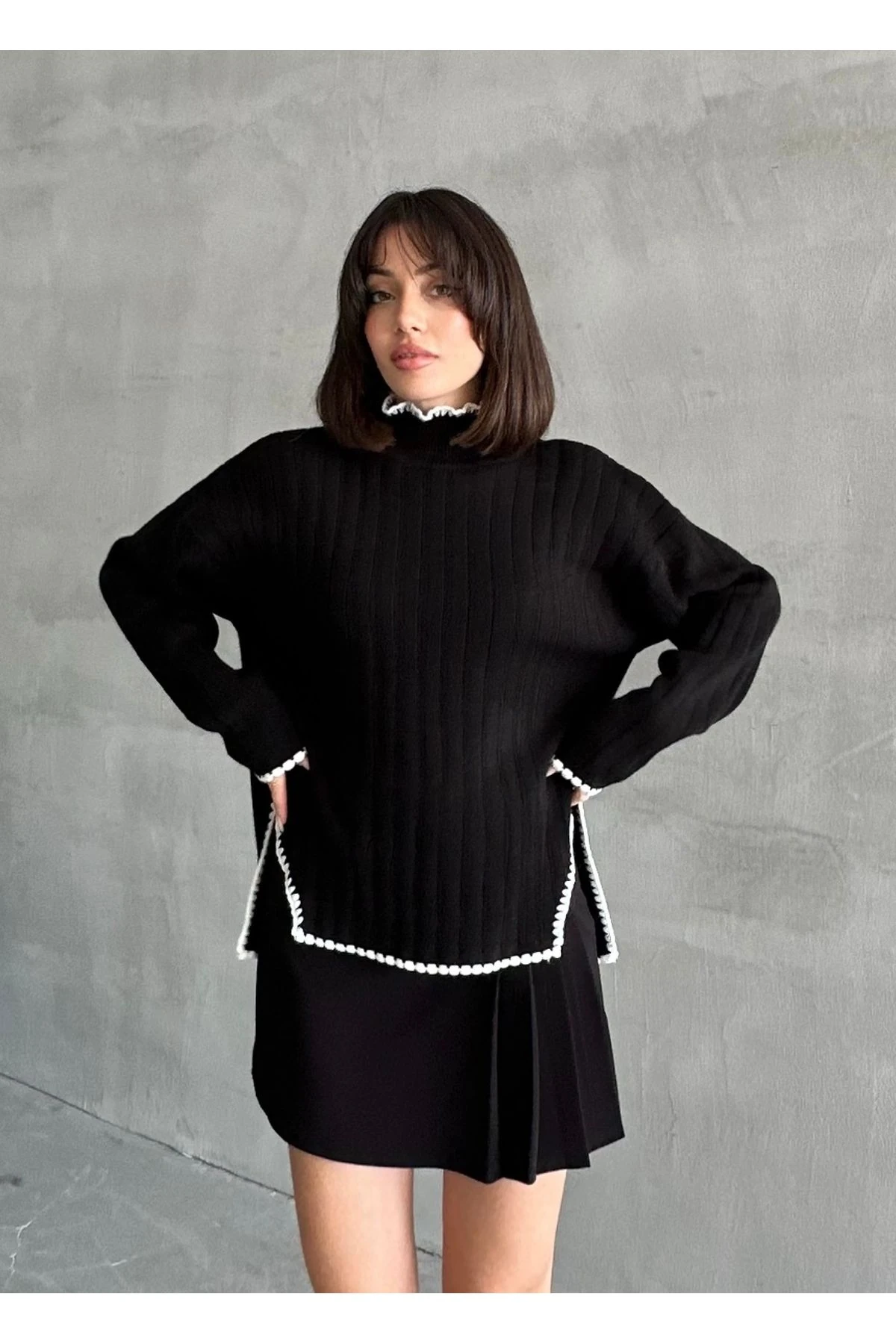 Kadın Kenarları İşlemeli Yırtmaçlı Oversize Triko Kazak