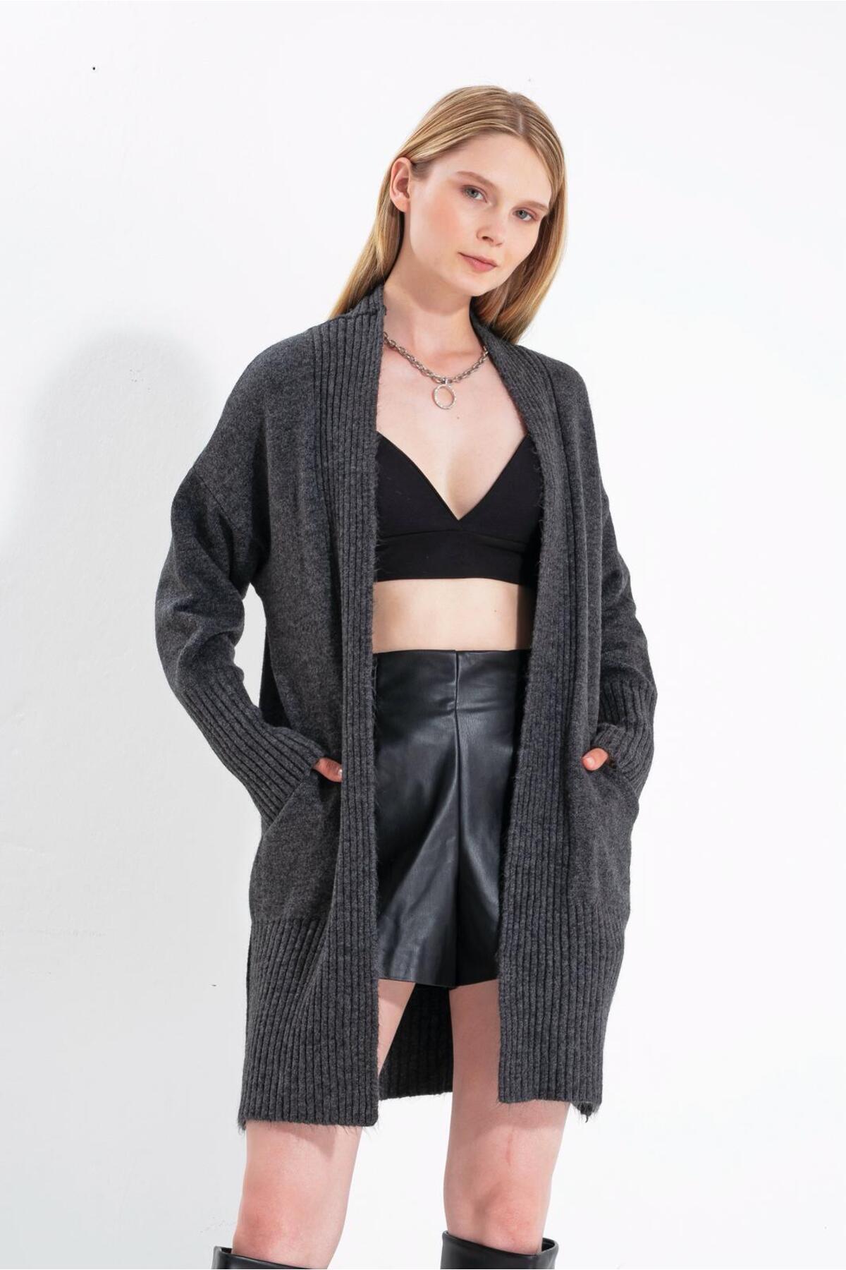 Kadın Antrasit Yumoş Fitilli Cepli Uzun Basic Triko Hırka