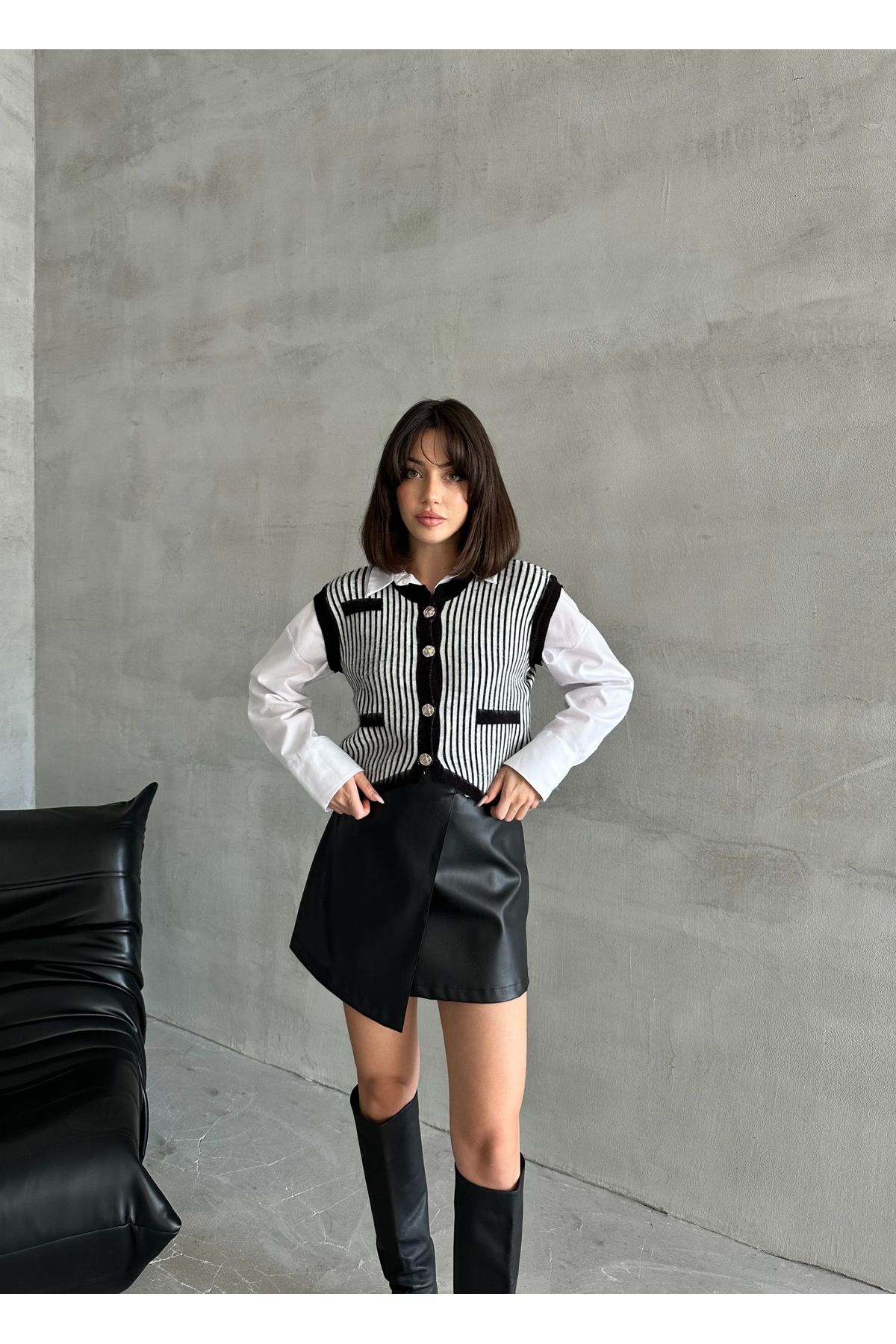 Kadın Çizgili Tarz Yumoş Düğmeli Triko Süveter