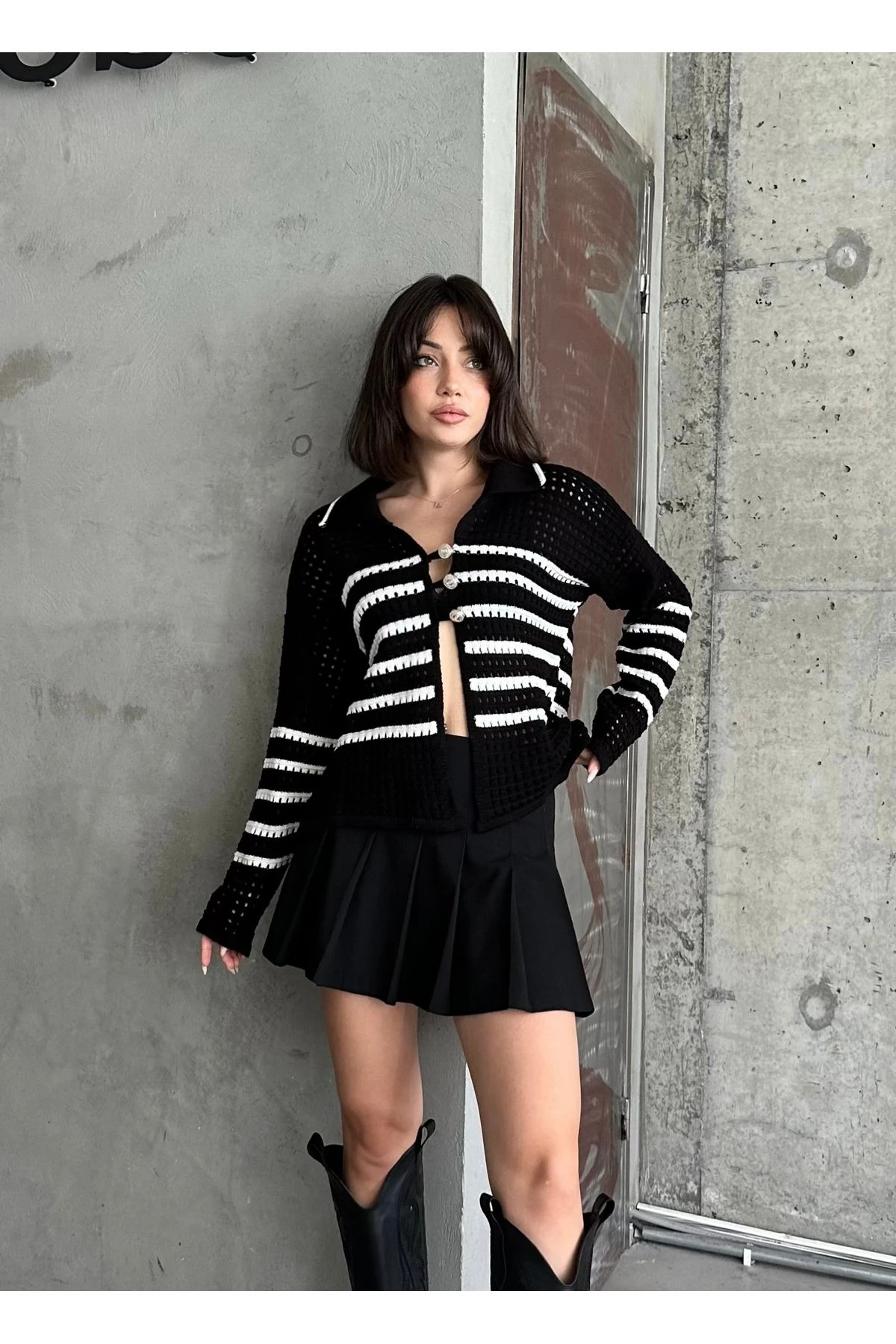 Kadın Siyah Beyaz Üç Düğmeli Tarz Triko Hırka