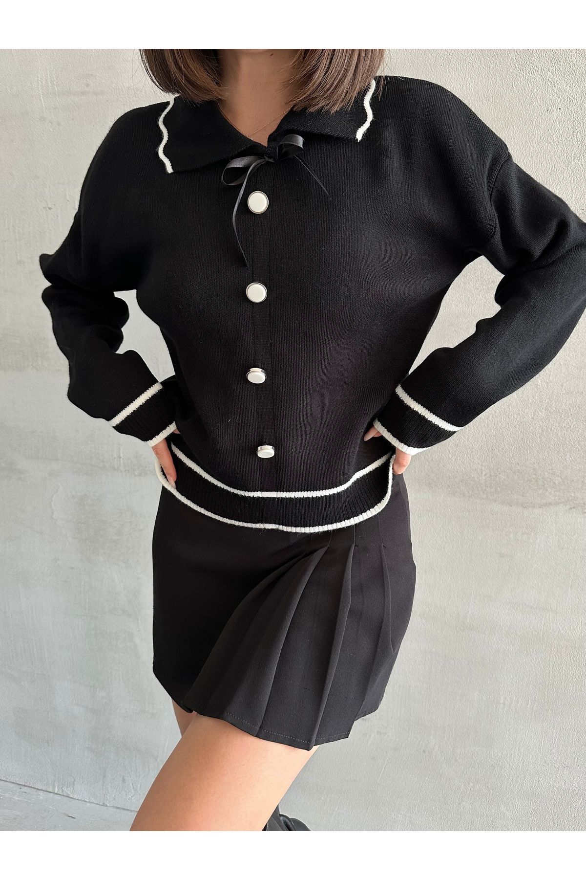 Kadın Siyah Beyaz Fiyonklu Triko Hırka