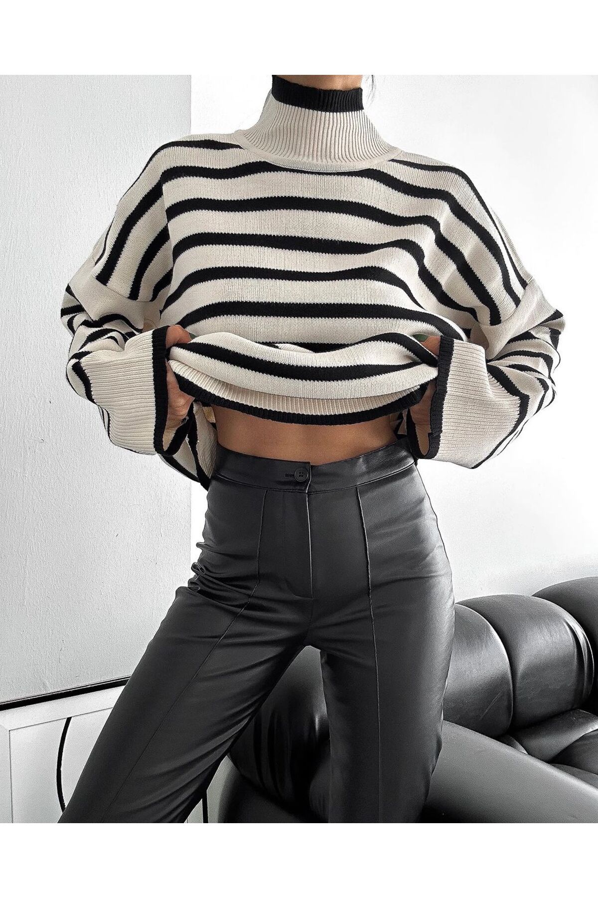 Kadın Çizgili Oversize Yarım Balıkçı Yaka triko Kazak
