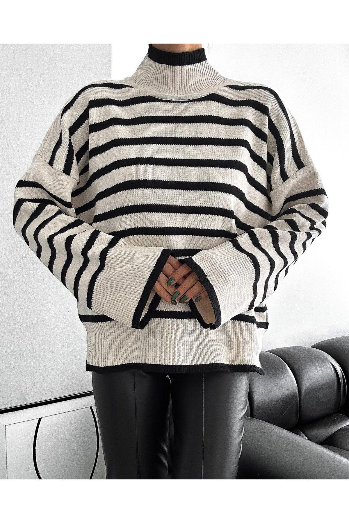 Kadın Çizgili Oversize Yarım Balıkçı Yaka triko Kazak