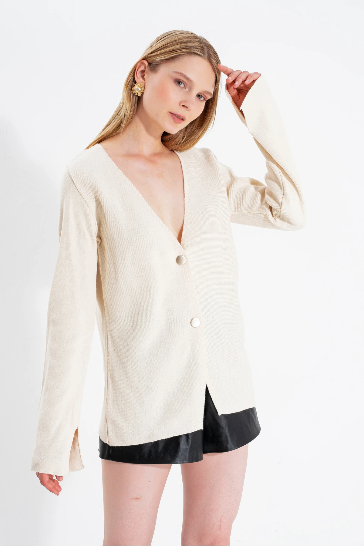 Kadın Antrasit 2 Düğmeli V Yaka Kolu Yırtmaçlı Salaş Triko Hırka