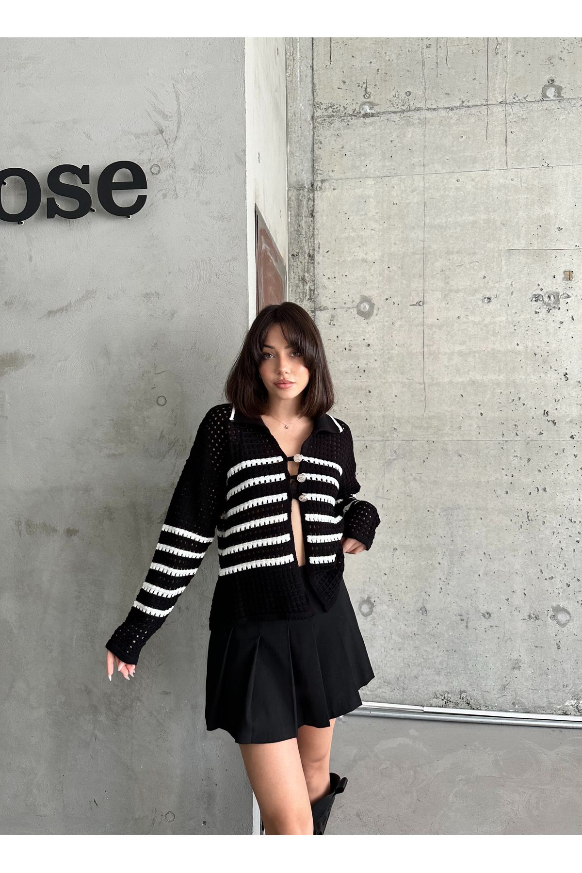 Kadın Siyah Beyaz Üç Düğmeli Tarz Triko Hırka