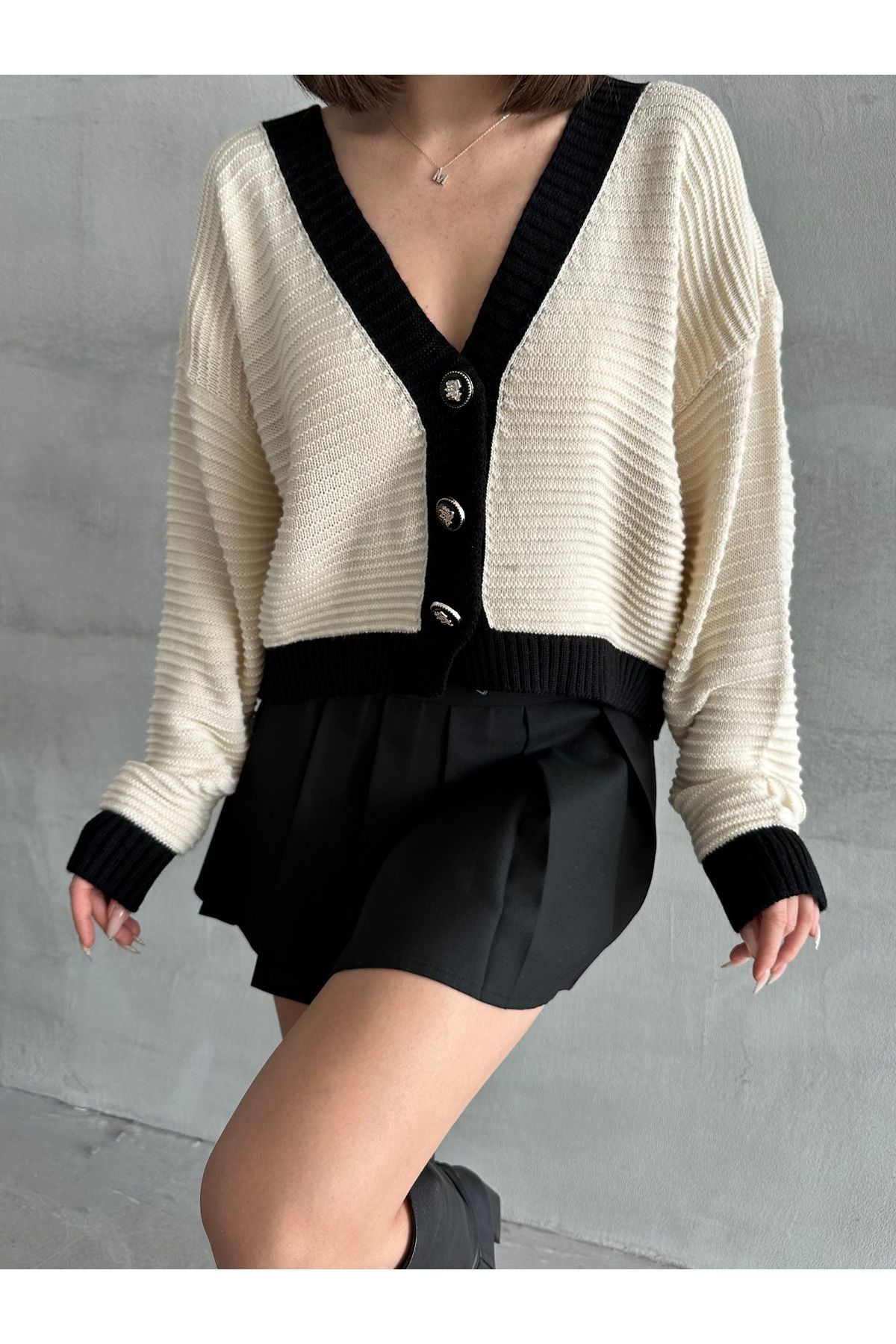 Kadın Siyah Beyaz Kontrast Renkli Triko Hırka