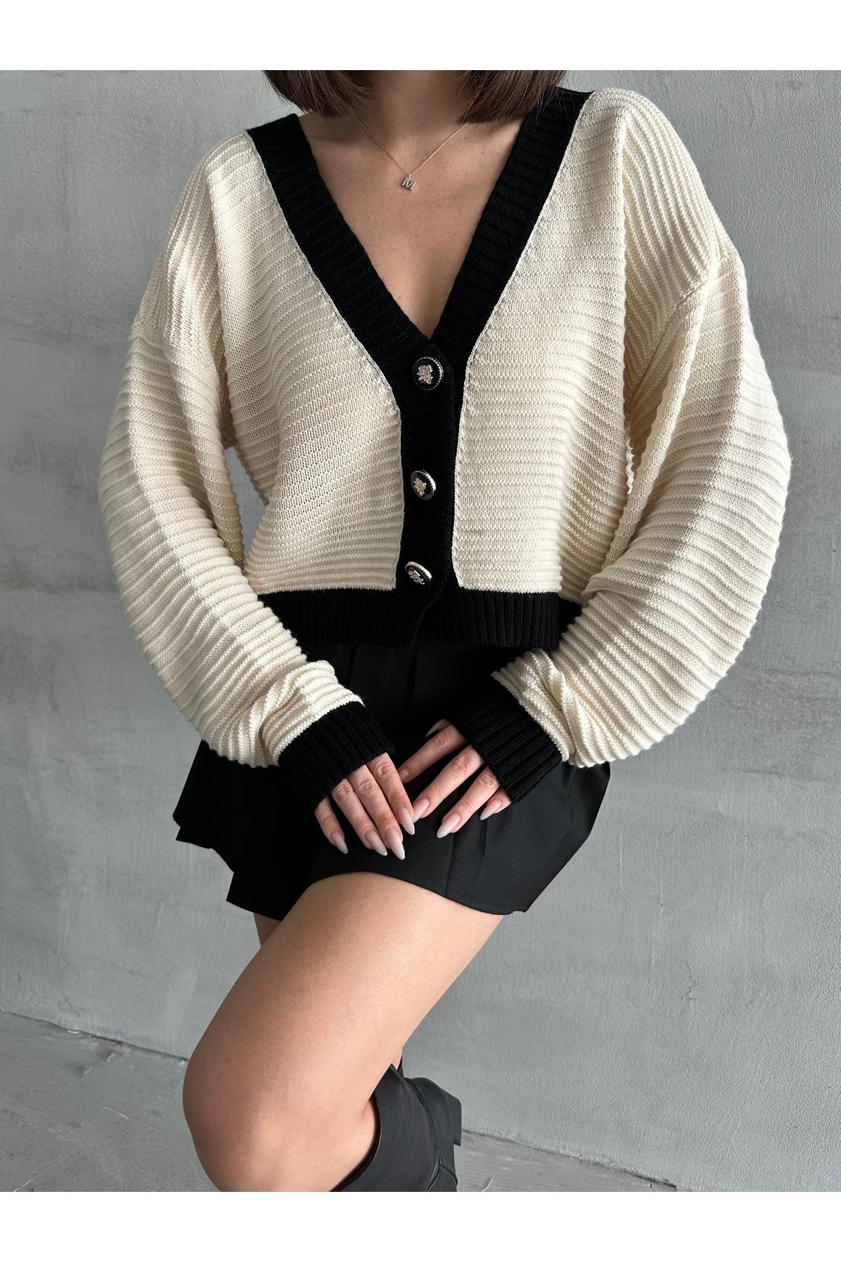 Kadın Siyah Beyaz Kontrast Renkli Triko Hırka