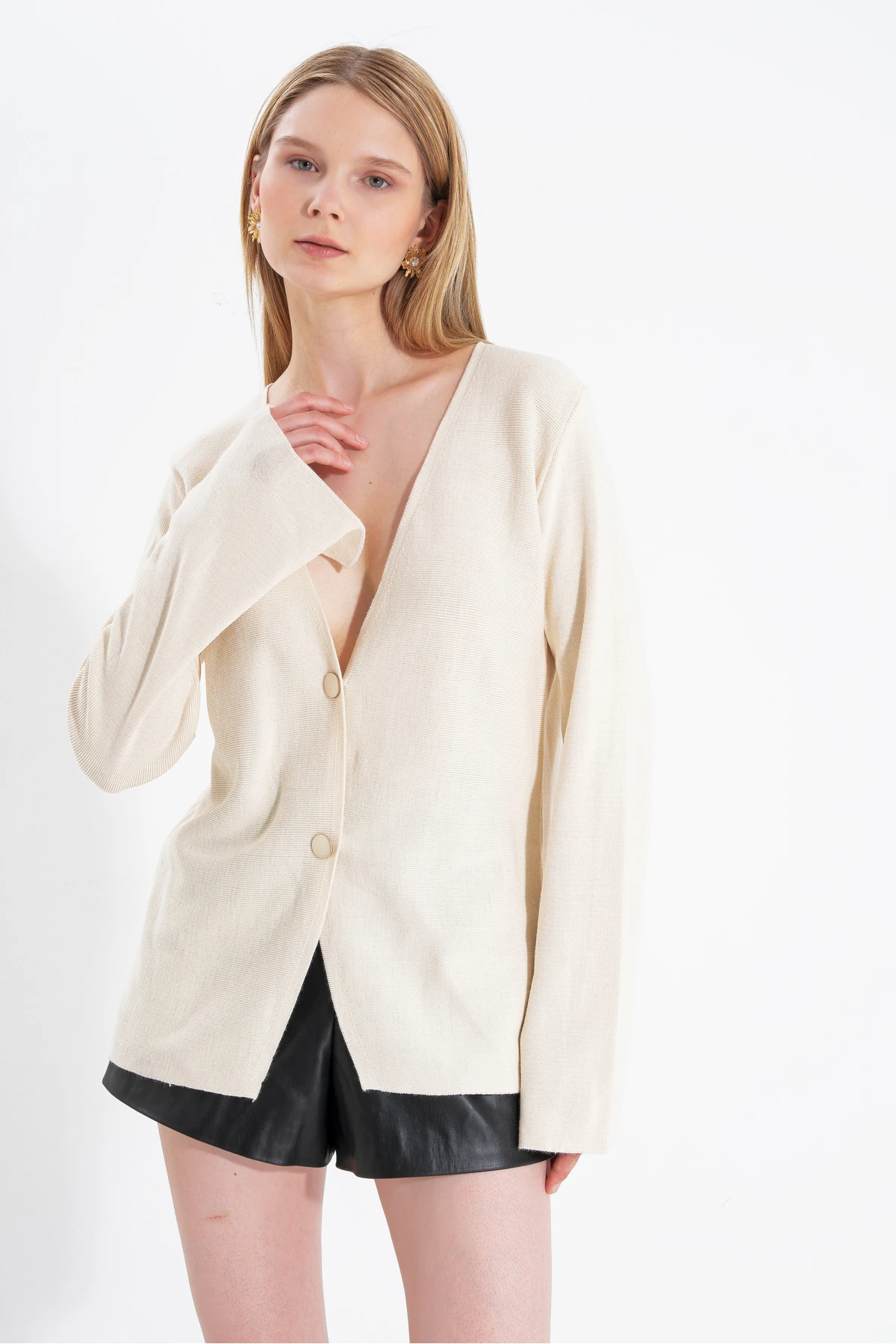 Kadın Antrasit 2 Düğmeli V Yaka Kolu Yırtmaçlı Salaş Triko Hırka