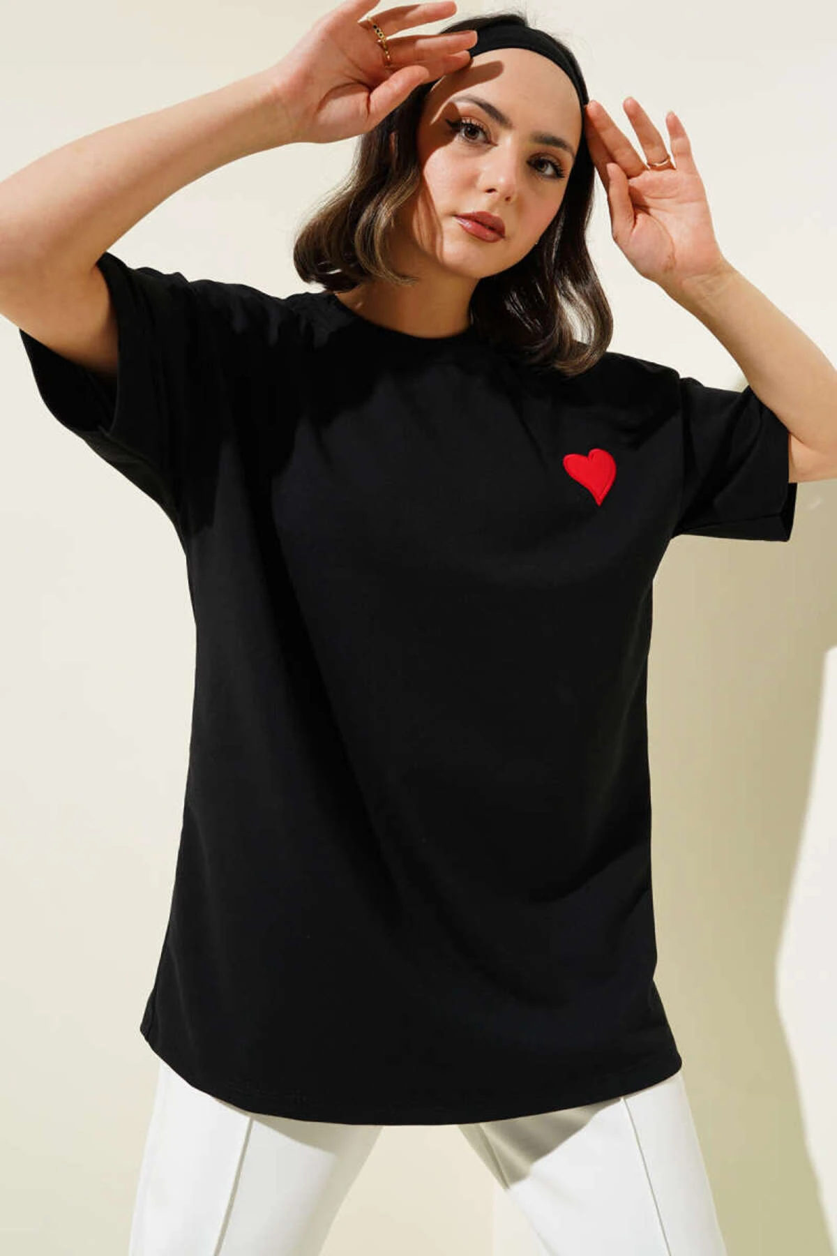 Kadın Kalp Nakış Detaylı T-shirt