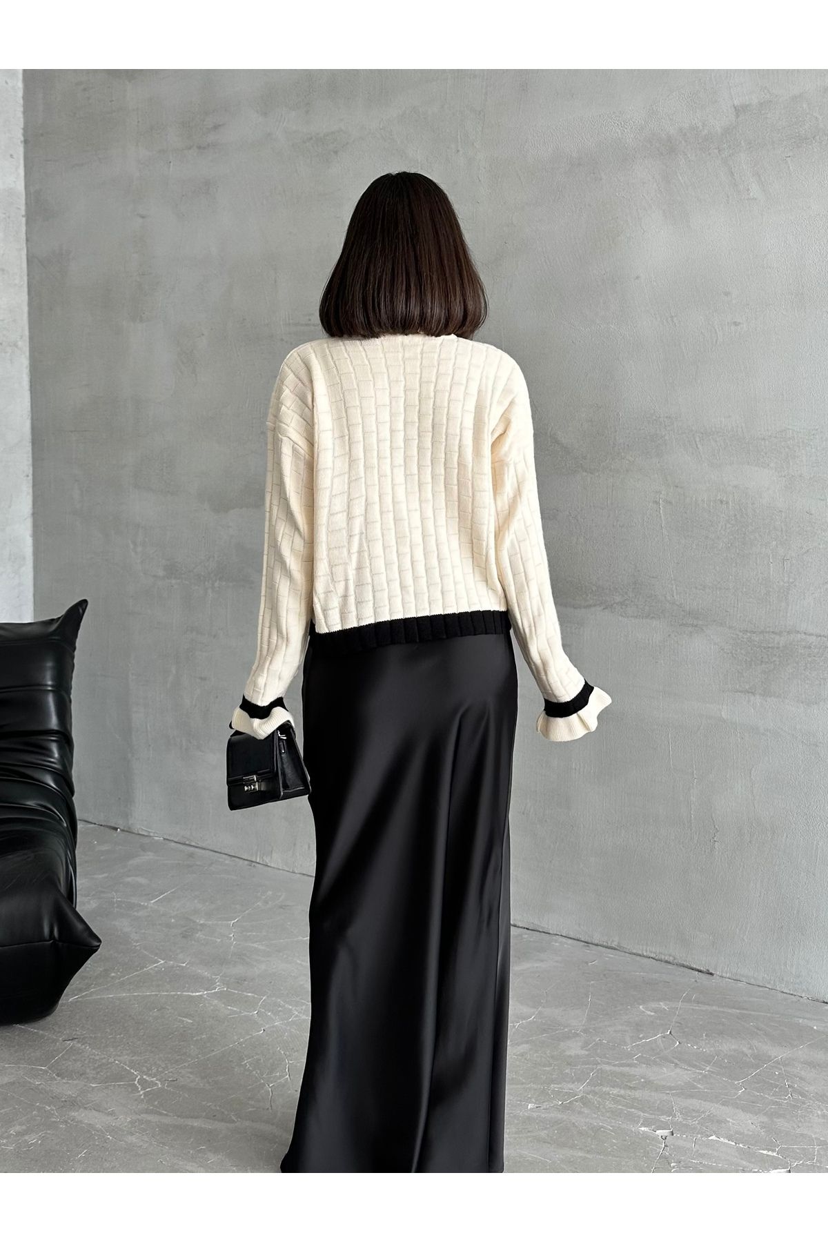 Kadın Siyah Beyaz Bol Bilek Triko Hırka