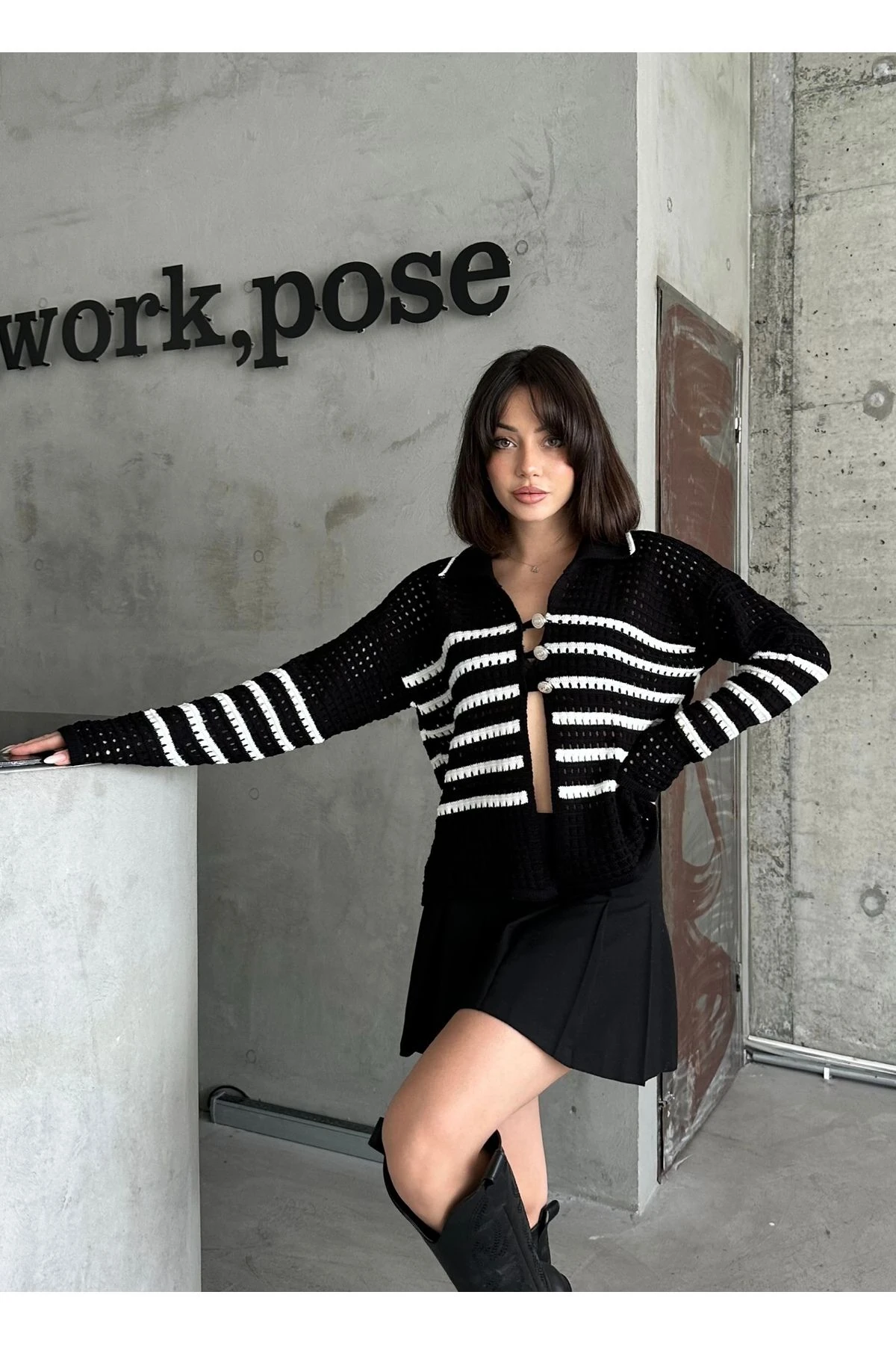 Kadın Siyah Beyaz Üç Düğmeli Tarz Triko Hırka