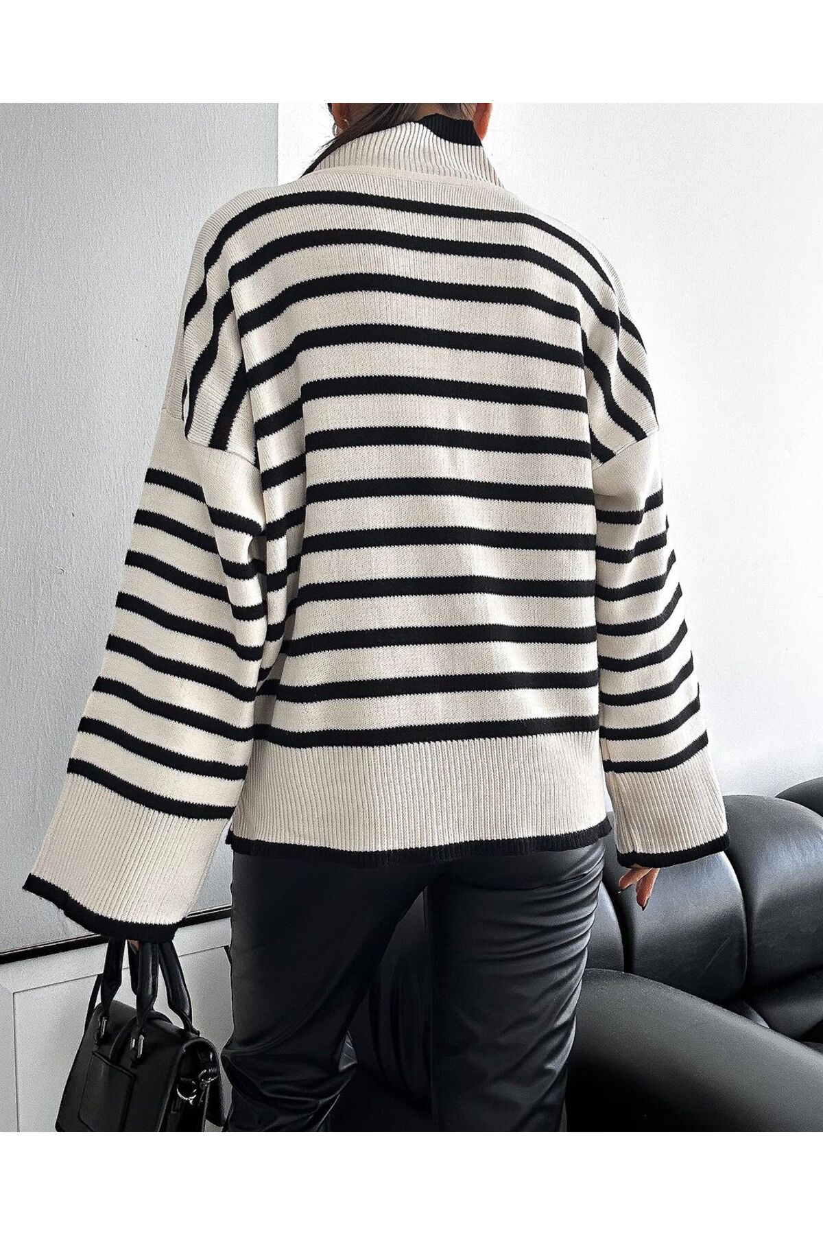 Kadın Çizgili Oversize Yarım Balıkçı Yaka triko Kazak