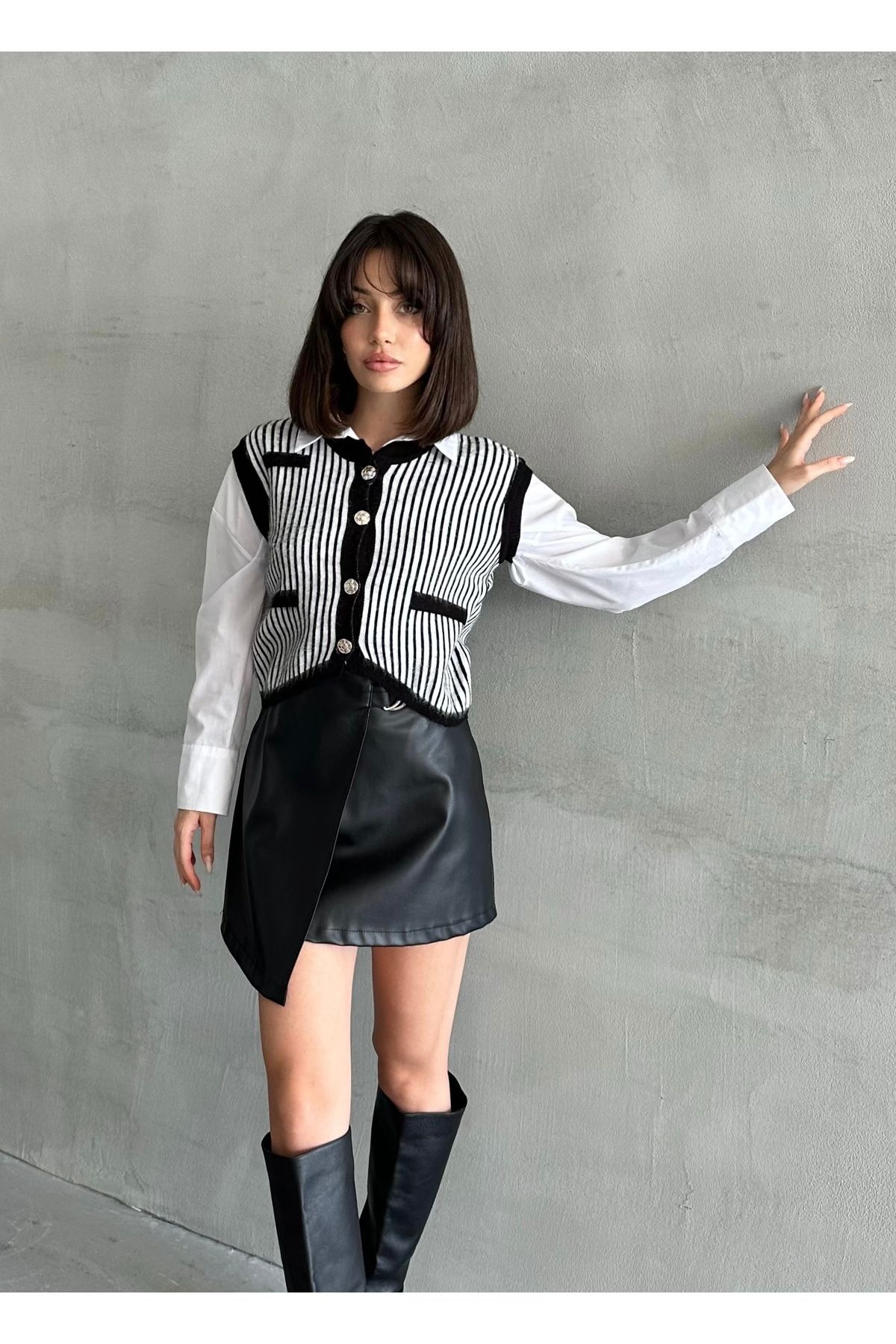 Kadın Çizgili Tarz Yumoş Düğmeli Triko Süveter