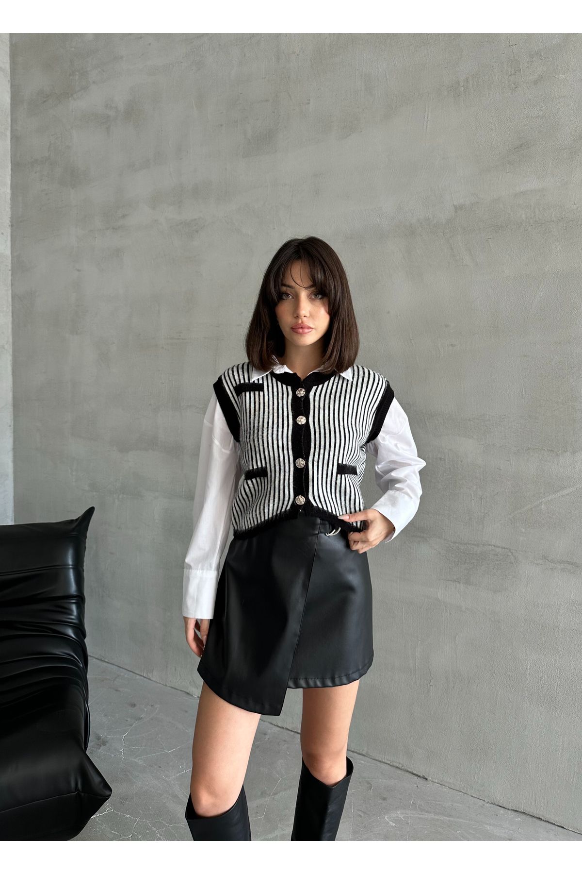 Kadın Çizgili Tarz Yumoş Düğmeli Triko Süveter