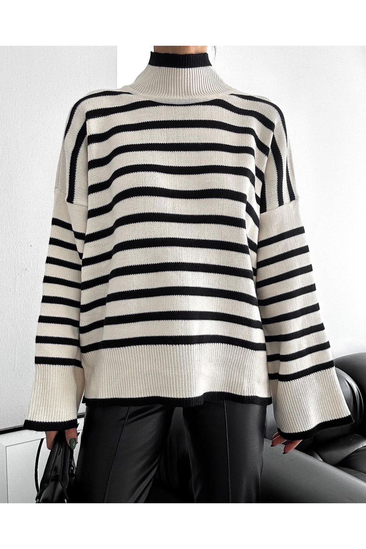 Kadın Çizgili Oversize Yarım Balıkçı Yaka triko Kazak