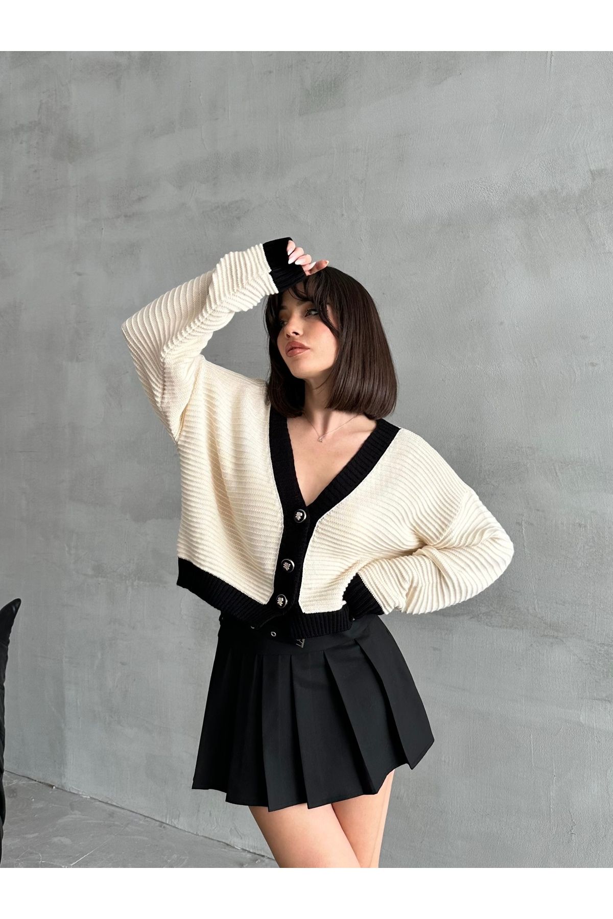 Kadın Siyah Beyaz Kontrast Renkli Triko Hırka