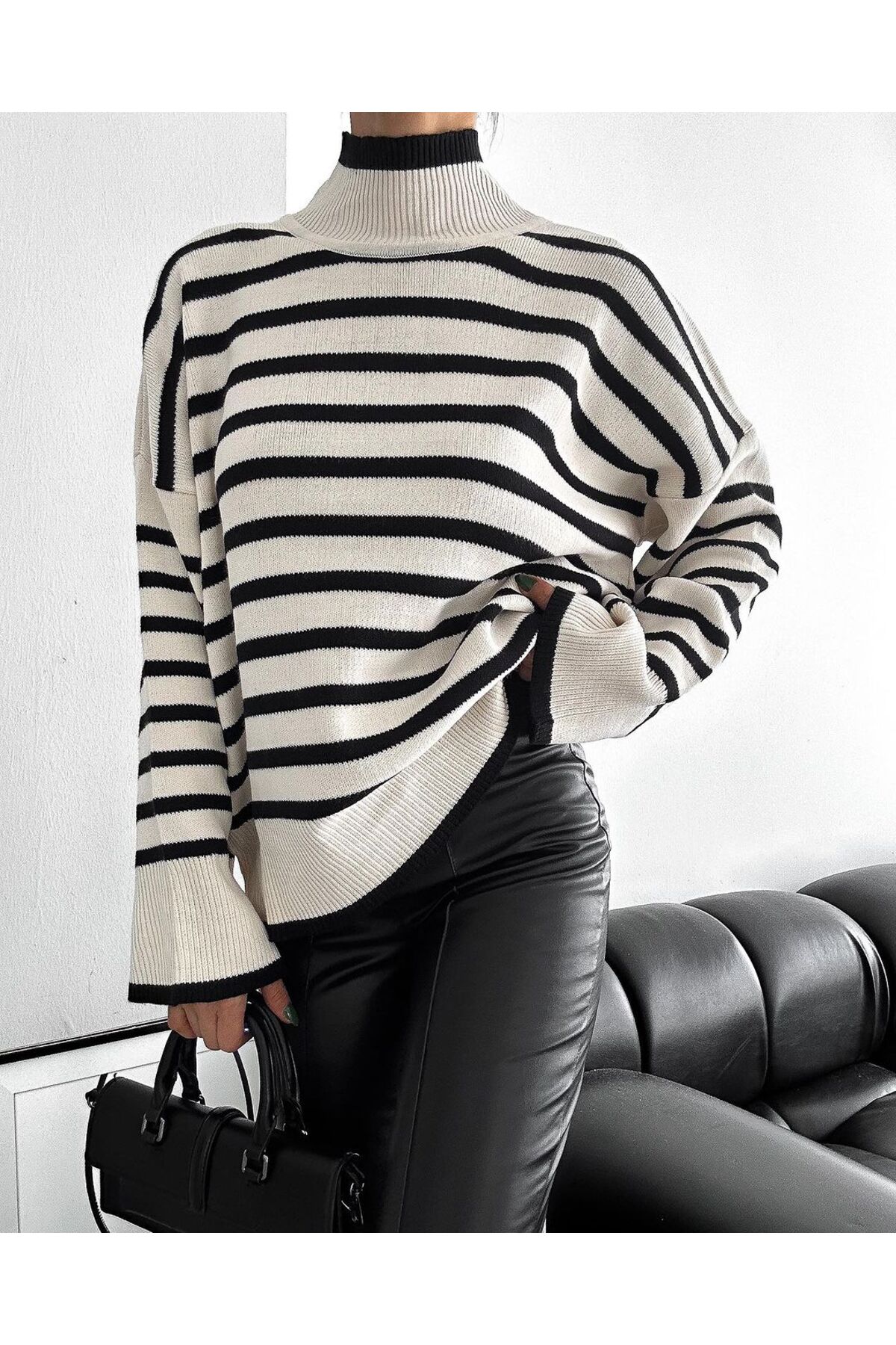 Kadın Çizgili Oversize Yarım Balıkçı Yaka triko Kazak