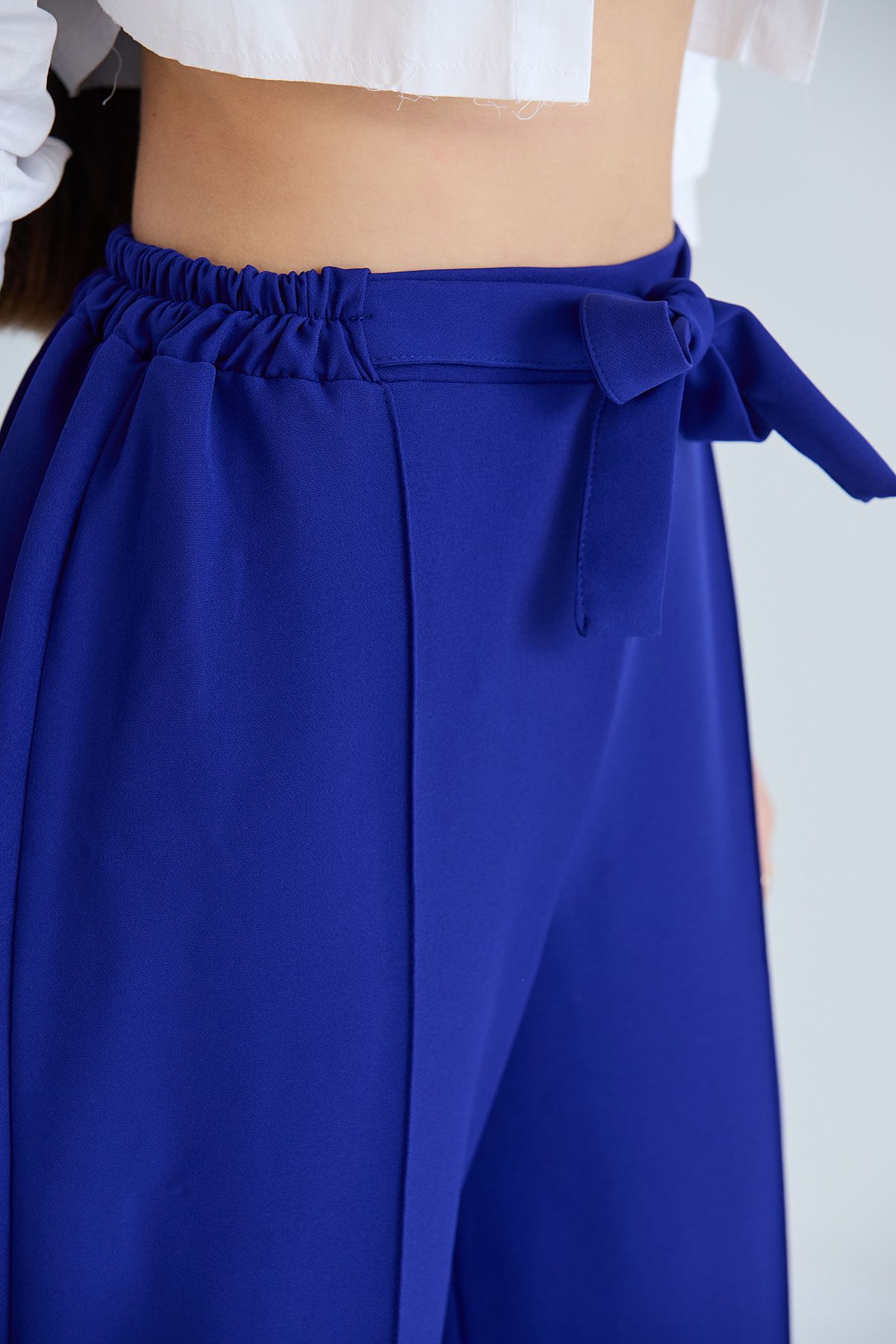 Kadın Beyaz Önü Bağcıklı Beli Lastikli Kumaş Pantolon - saks mavi