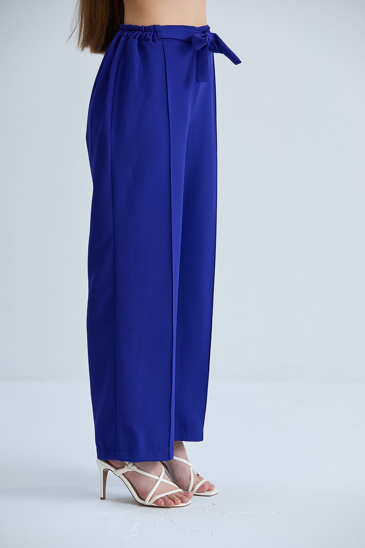 Kadın Beyaz Önü Bağcıklı Beli Lastikli Kumaş Pantolon - saks mavi