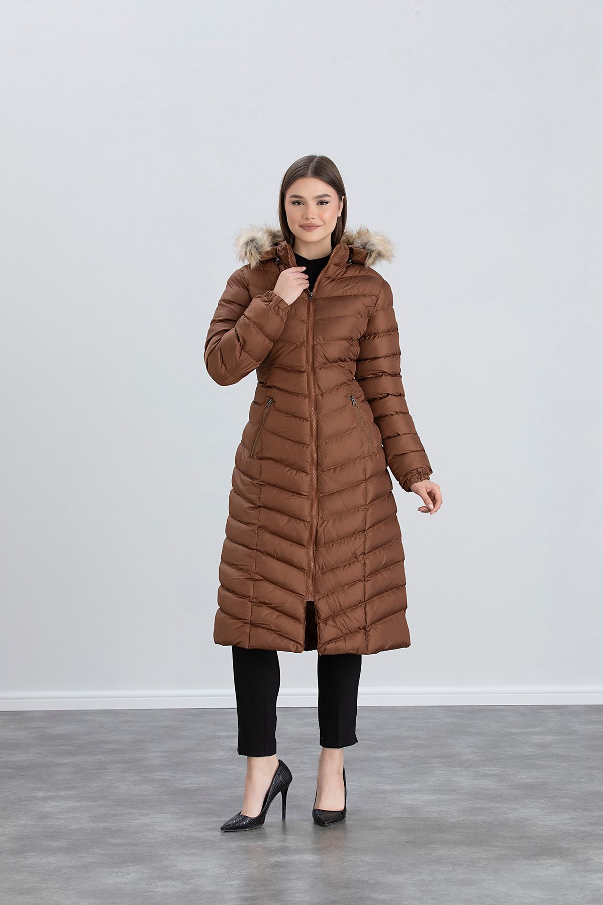 Kadın Füme Uzun Şişme Mont Kapşonlu Kürklü - taba