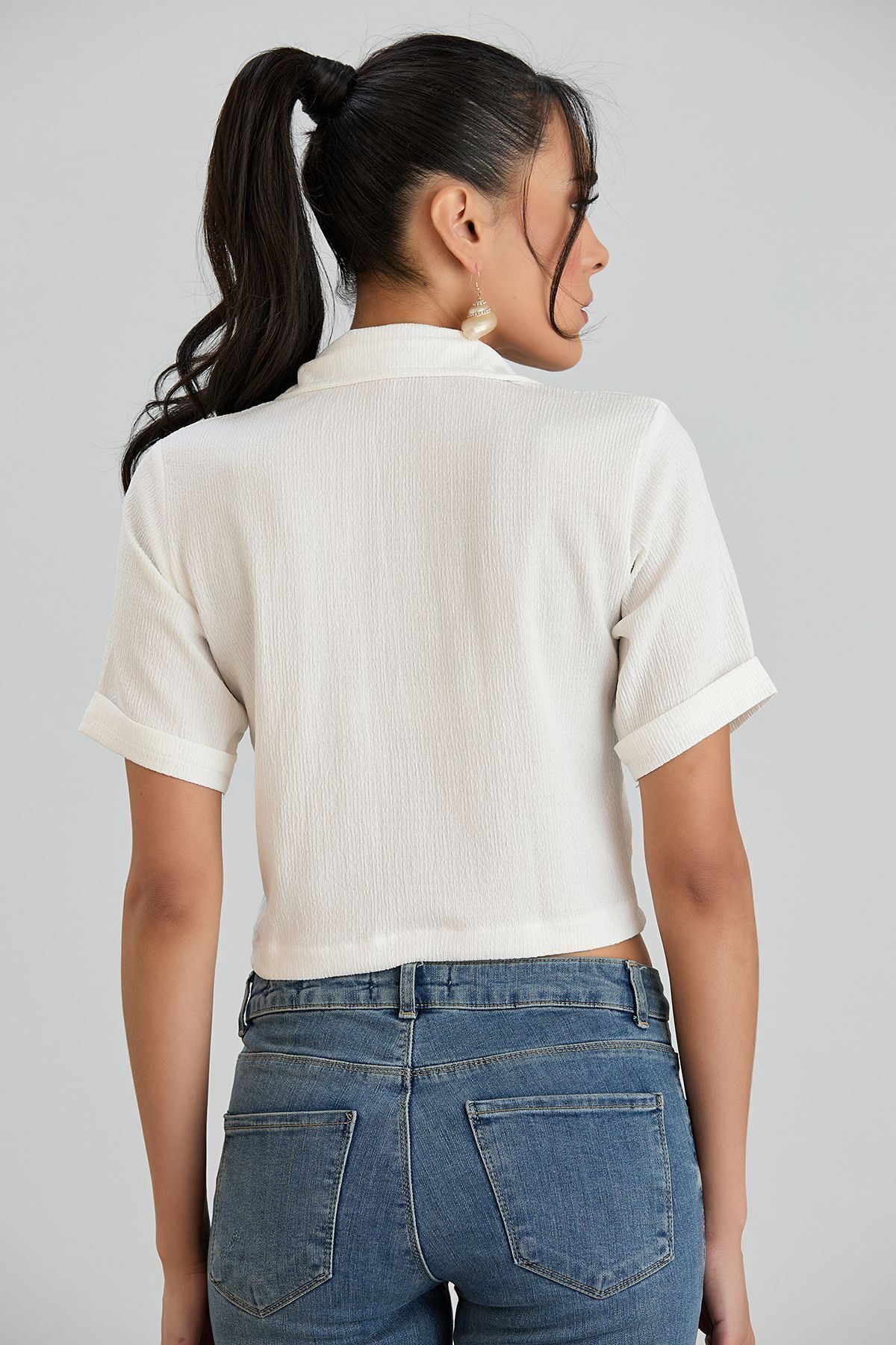 Kadın Beyaz Polo Yaka Bürümcük Kumaş Kısa Kollu Tişört - beyaz