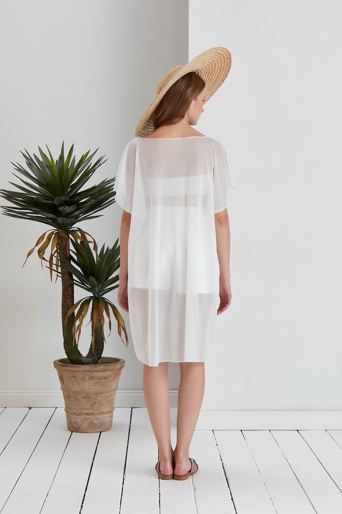 Uzun Beyaz Transparan Tül Deniz Çıkışı Pareo - beyaz