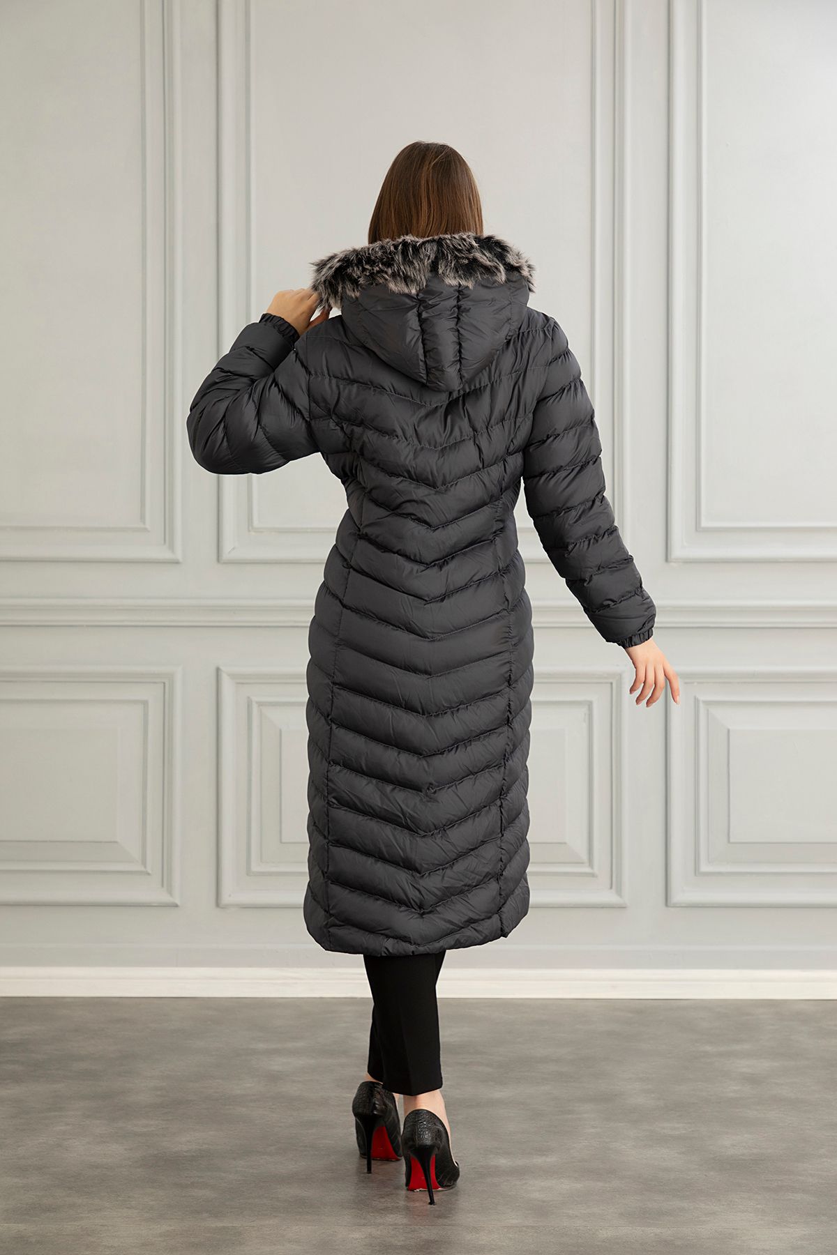 Kadın Füme Uzun Şişme Mont Kapşonlu Kürklü