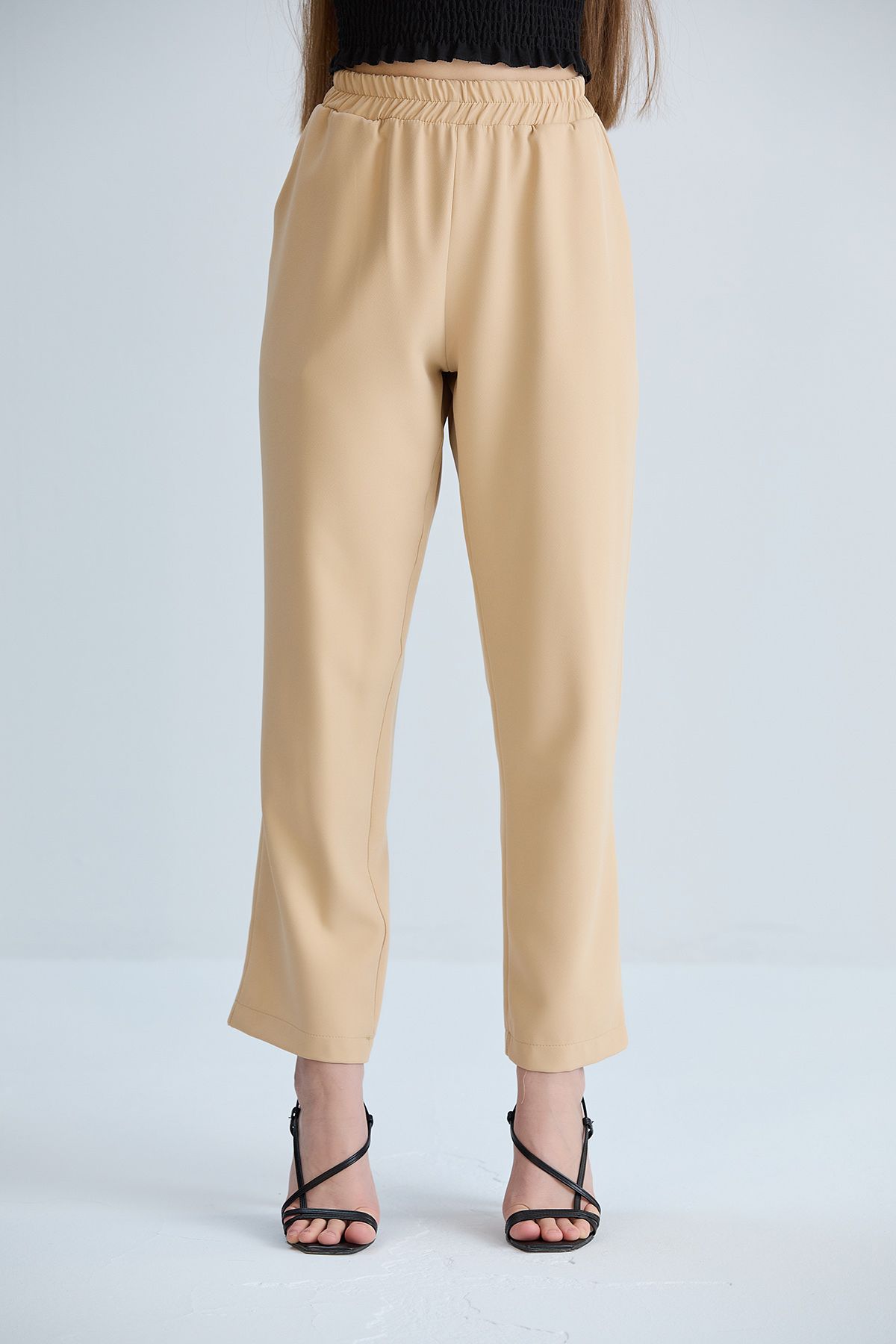 Kadın Krem Cepli Beli Lastikli Kumaş Pantolon - krem