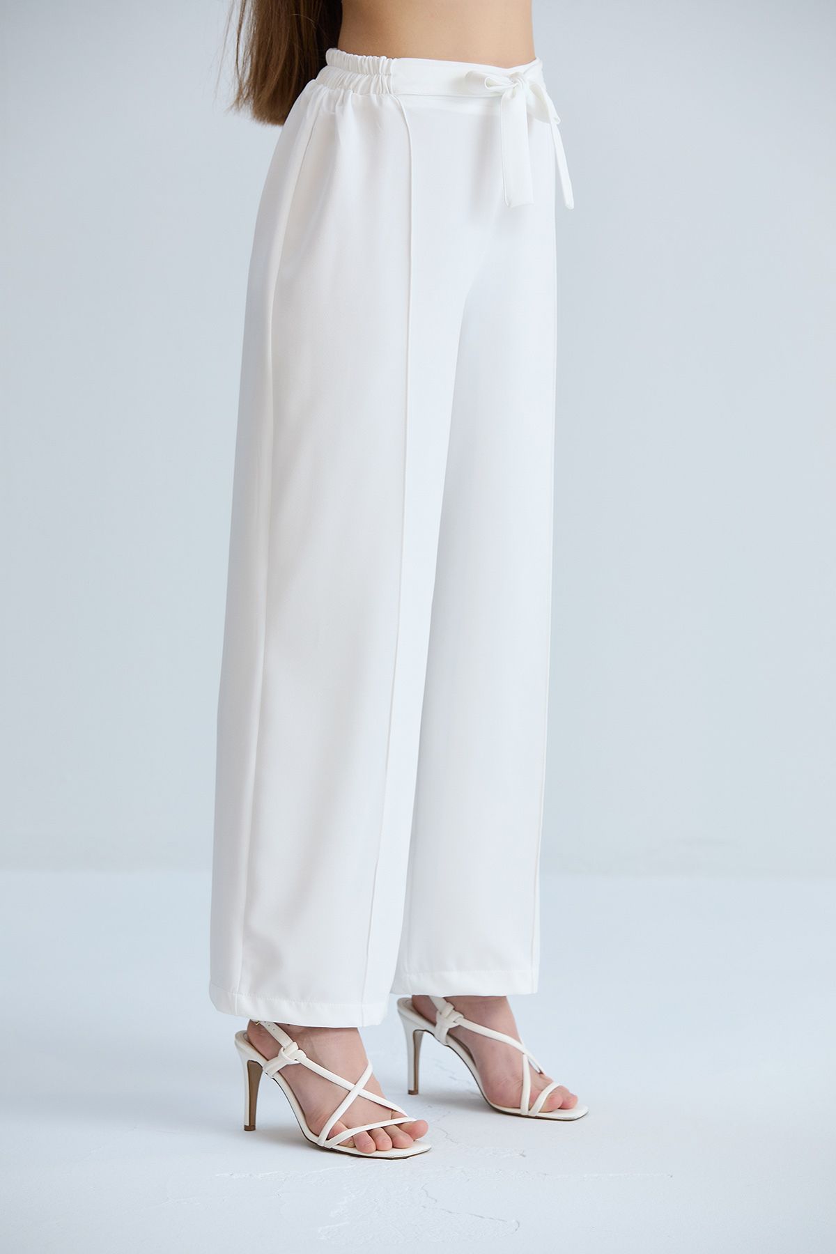 Kadın Beyaz Önü Bağcıklı Beli Lastikli Kumaş Pantolon - beyaz