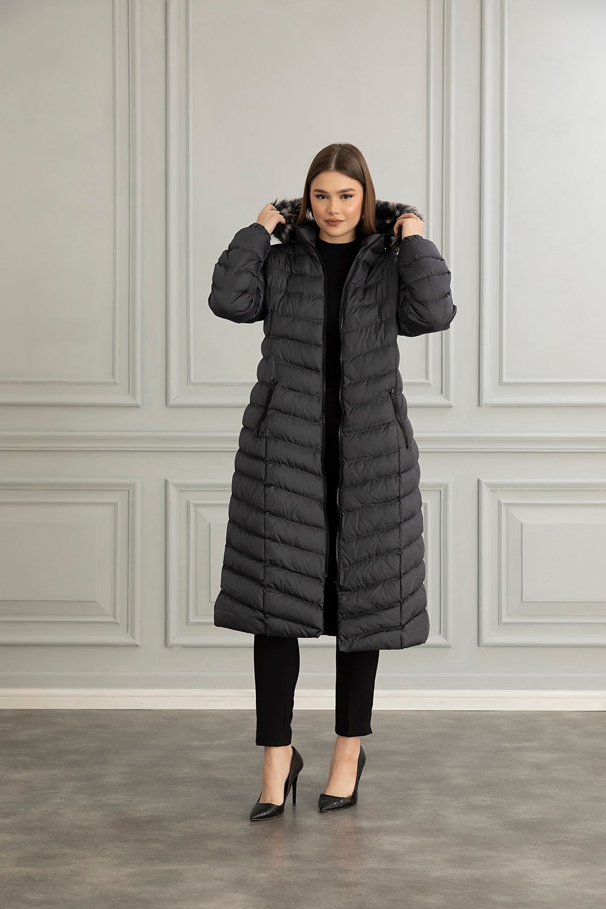 Kadın Füme Uzun Şişme Mont Kapşonlu Kürklü