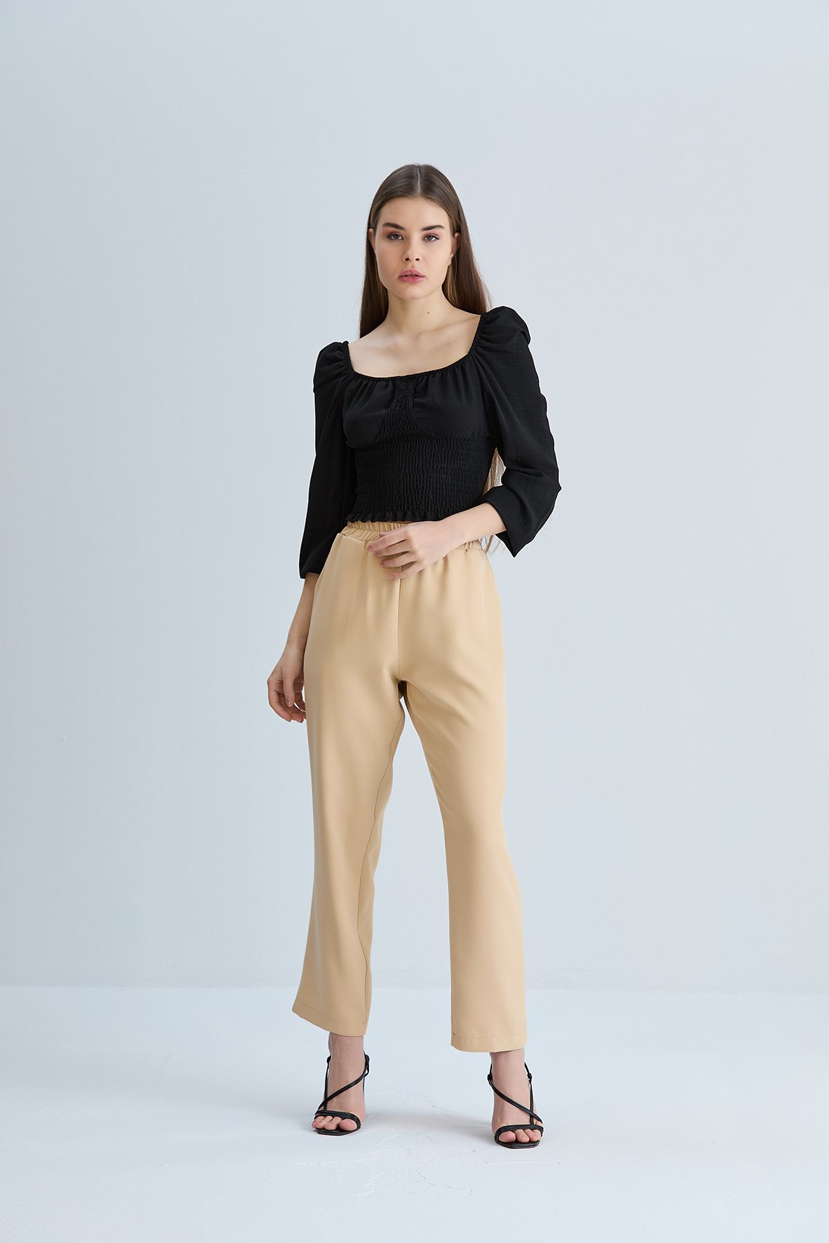 Kadın Krem Cepli Beli Lastikli Kumaş Pantolon - krem