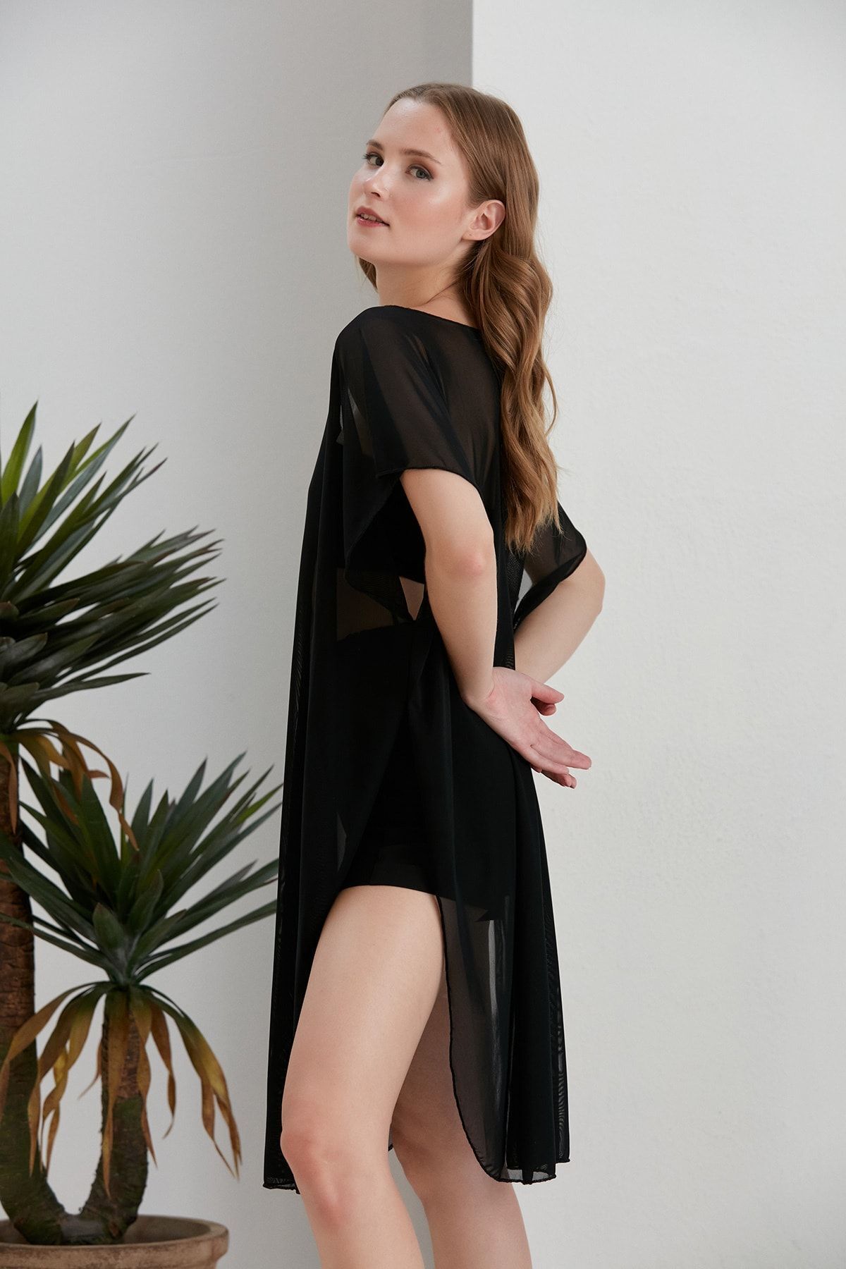 Uzun Beyaz Transparan Tül Deniz Çıkışı Pareo - siyah