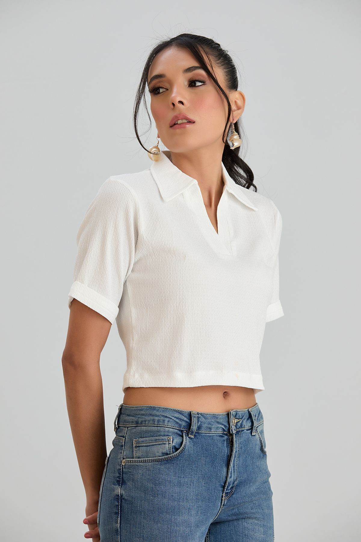 Kadın Beyaz Polo Yaka Bürümcük Kumaş Kısa Kollu Tişört - beyaz