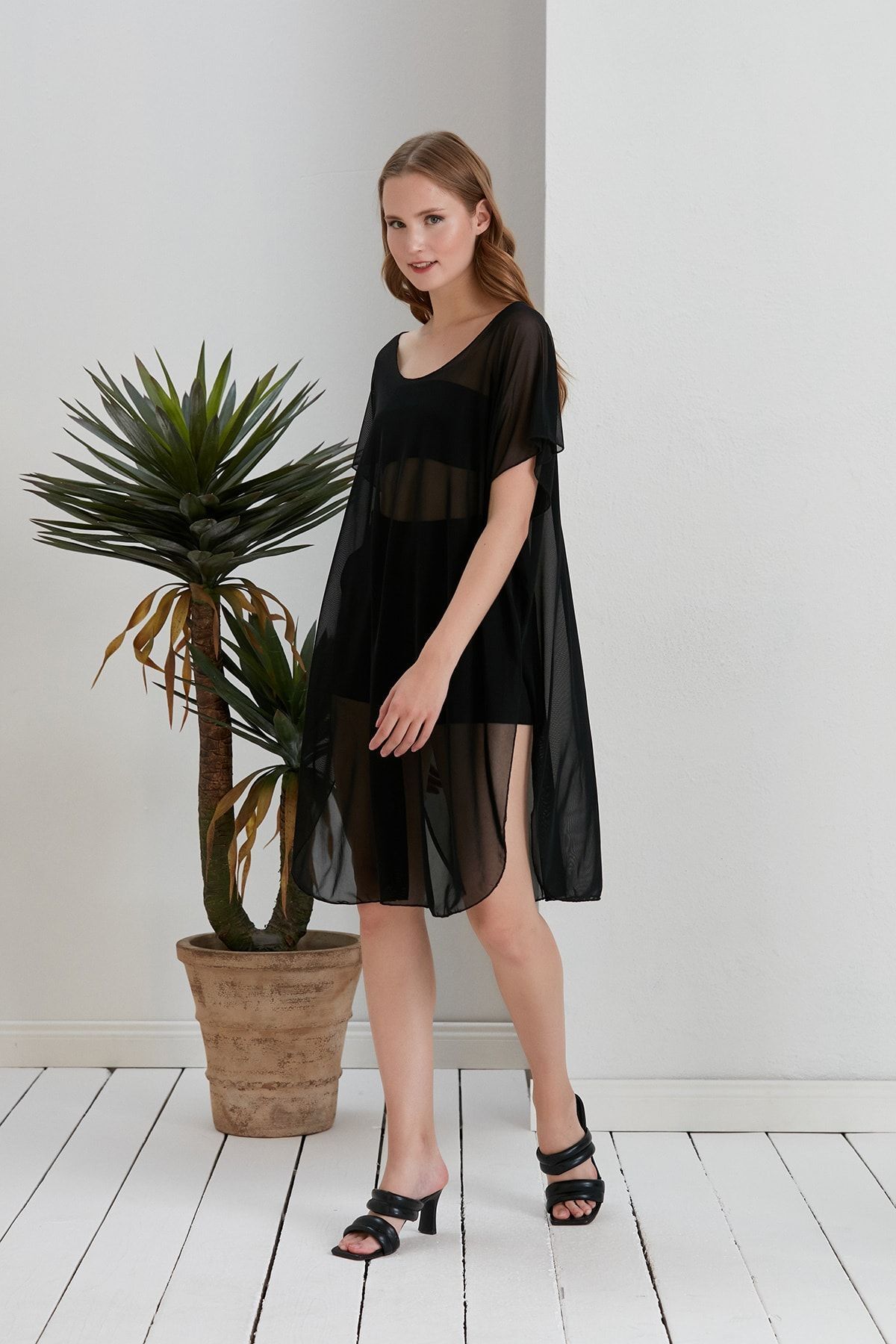 Uzun Beyaz Transparan Tül Deniz Çıkışı Pareo - siyah