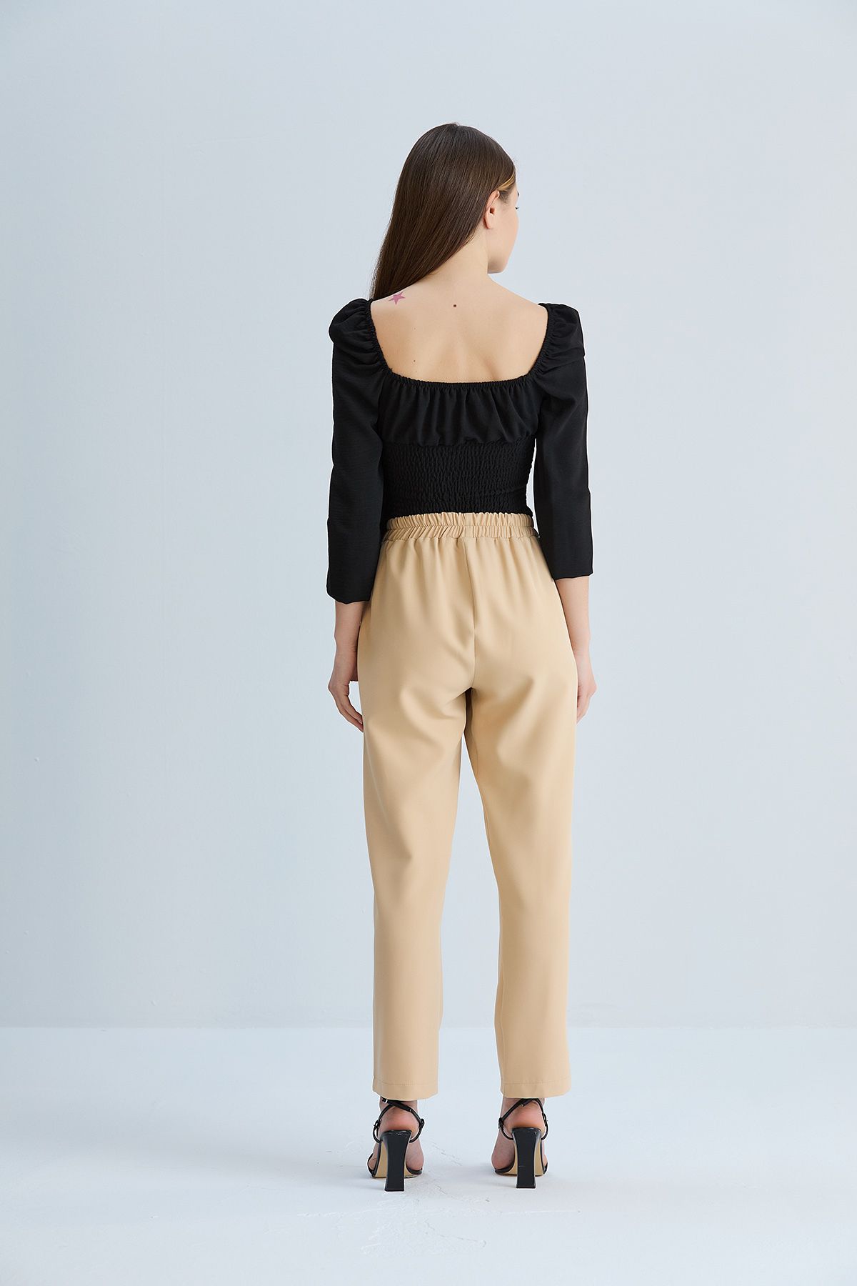 Kadın Krem Cepli Beli Lastikli Kumaş Pantolon - krem