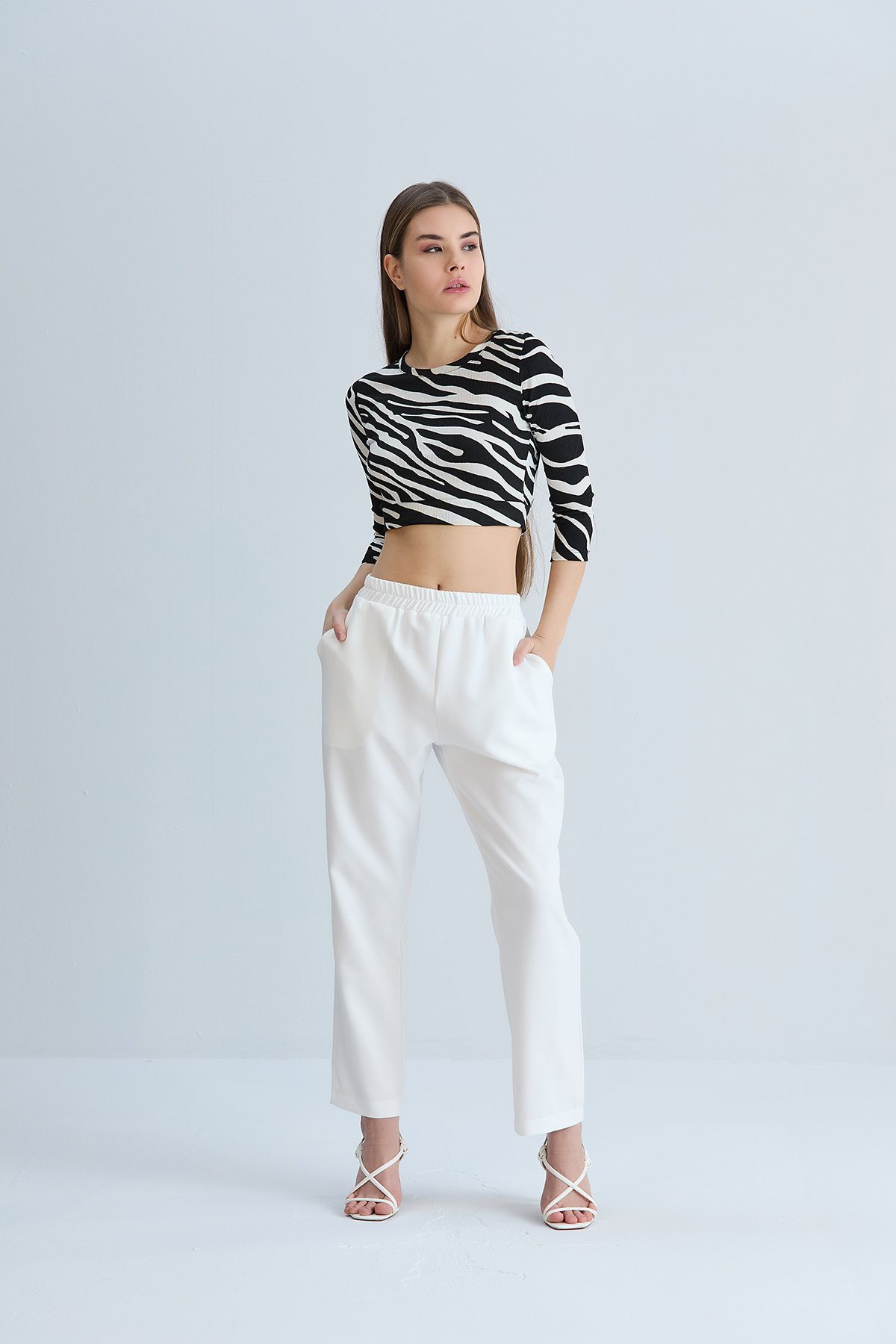 Kadın Beyaz Cepli Beli Lastikli Kumaş Pantolon - beyaz