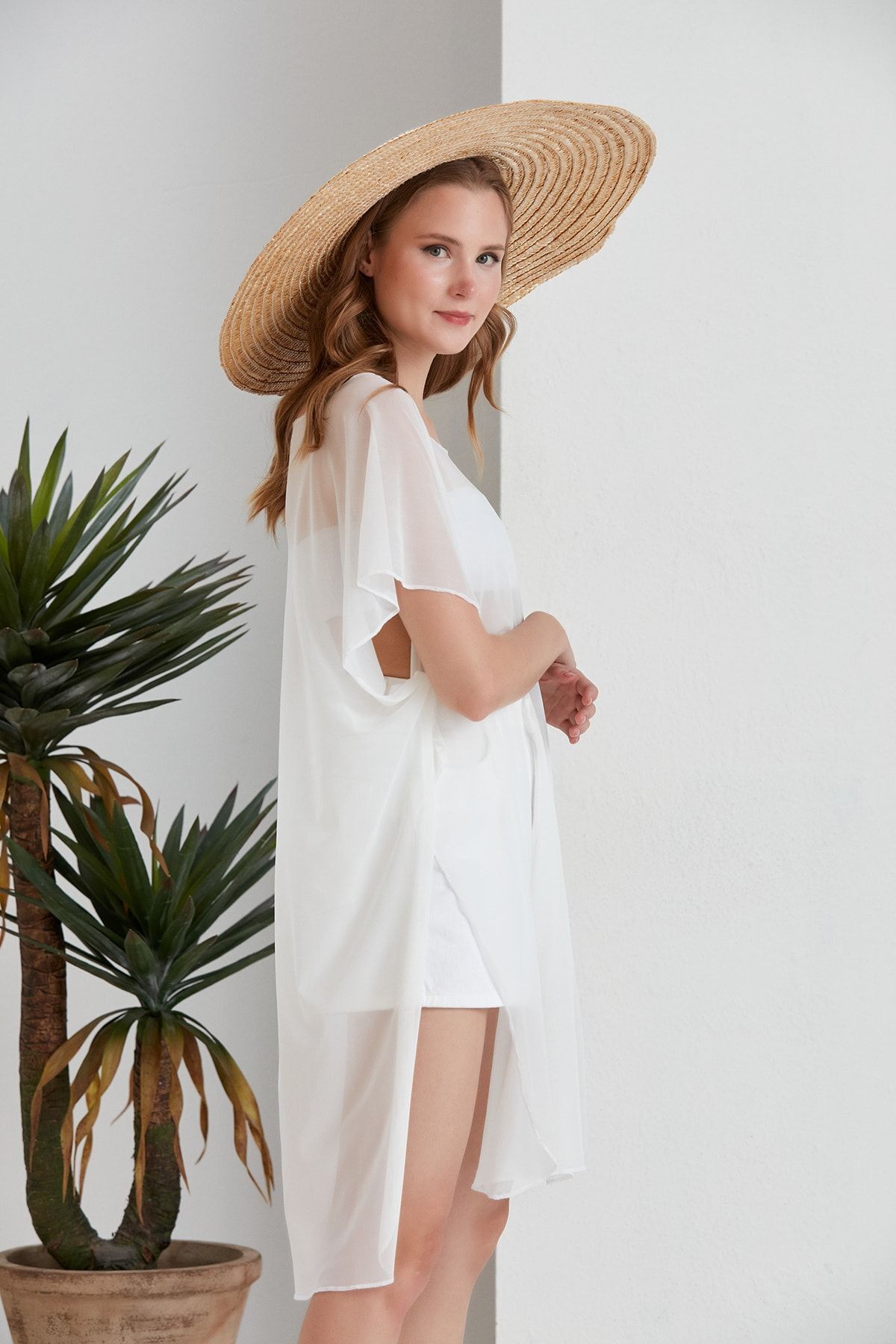 Uzun Beyaz Transparan Tül Deniz Çıkışı Pareo - beyaz