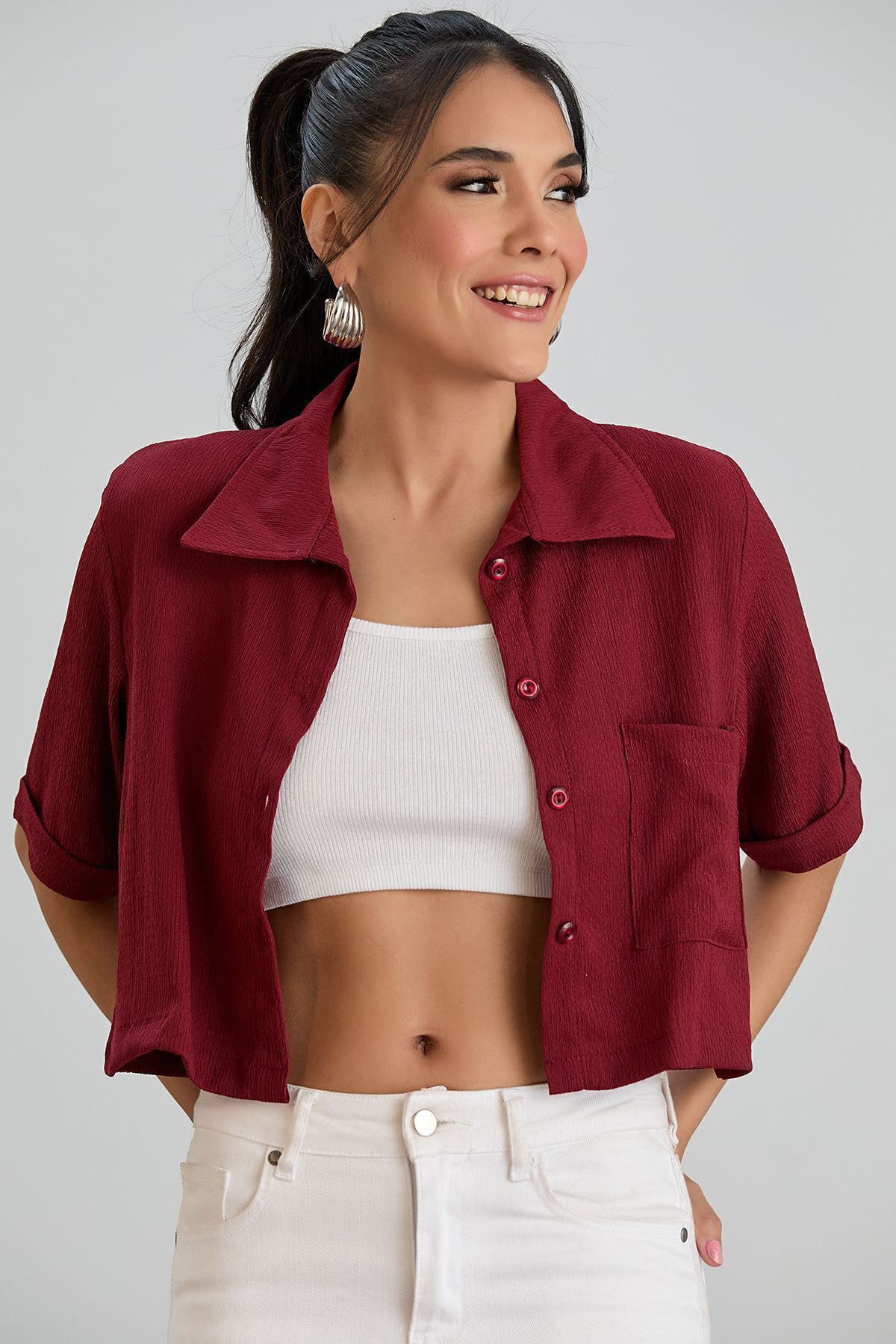 Kadın Beyaz Crop Bürümcük Kumaş Düğmeli Cepli Gömlek - bordo