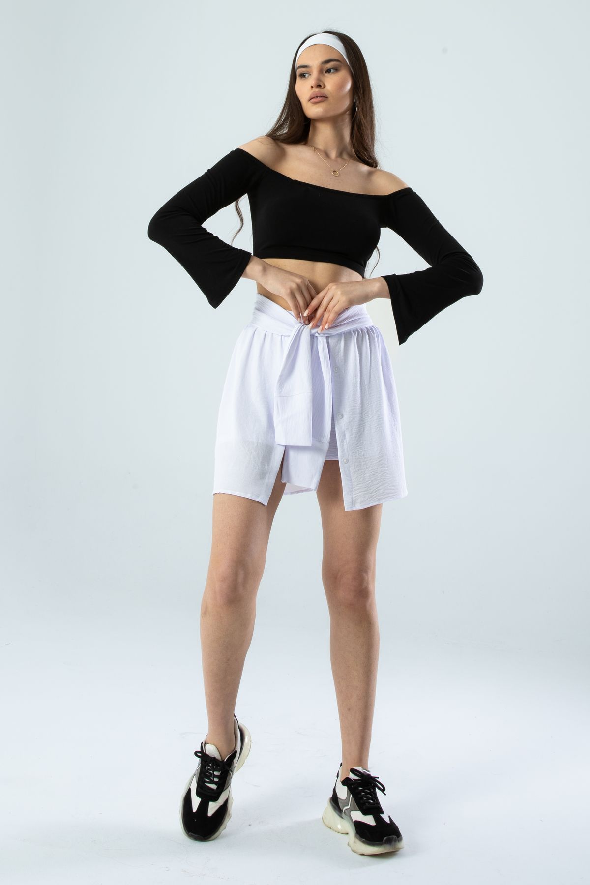 Beyaz Gömlek Bağlam Detaylı Fermuarlı Şort Etek