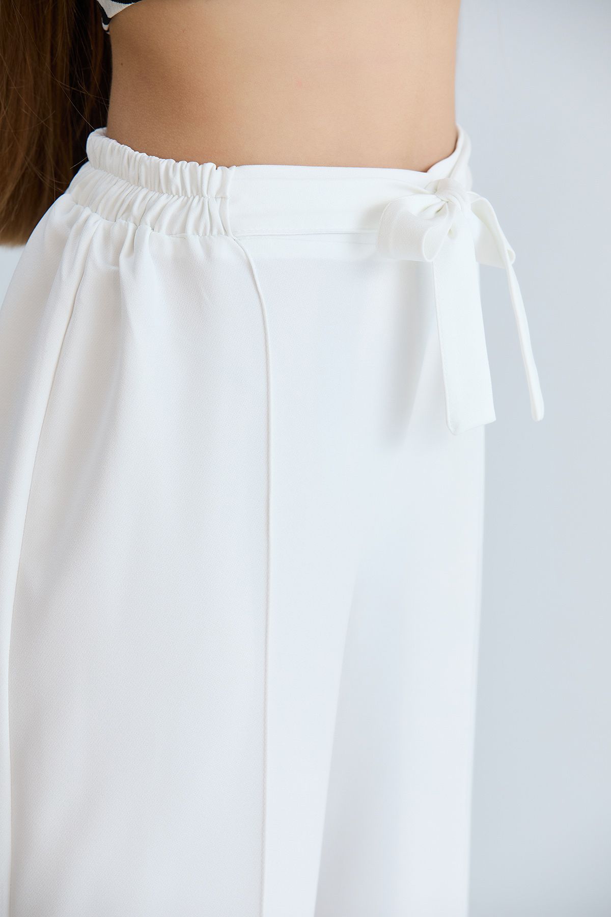 Kadın Beyaz Önü Bağcıklı Beli Lastikli Kumaş Pantolon - beyaz